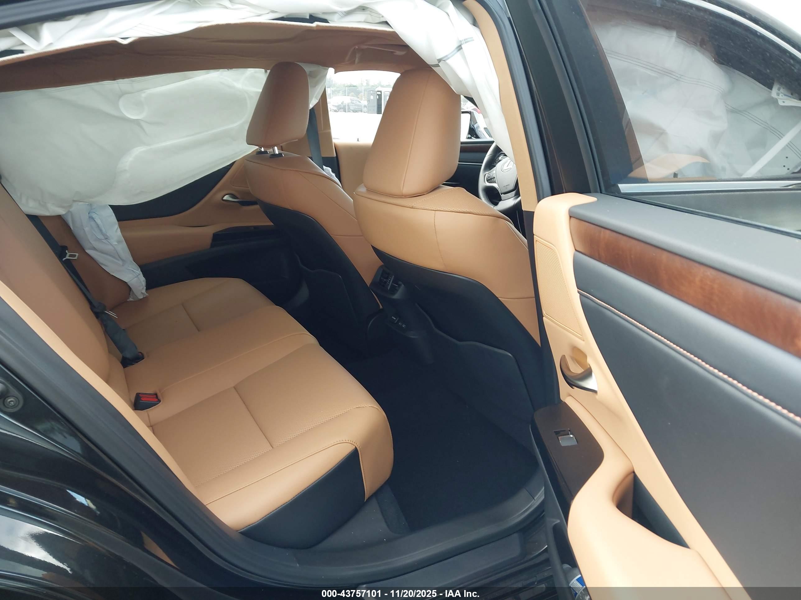 LEXUS ES image 8