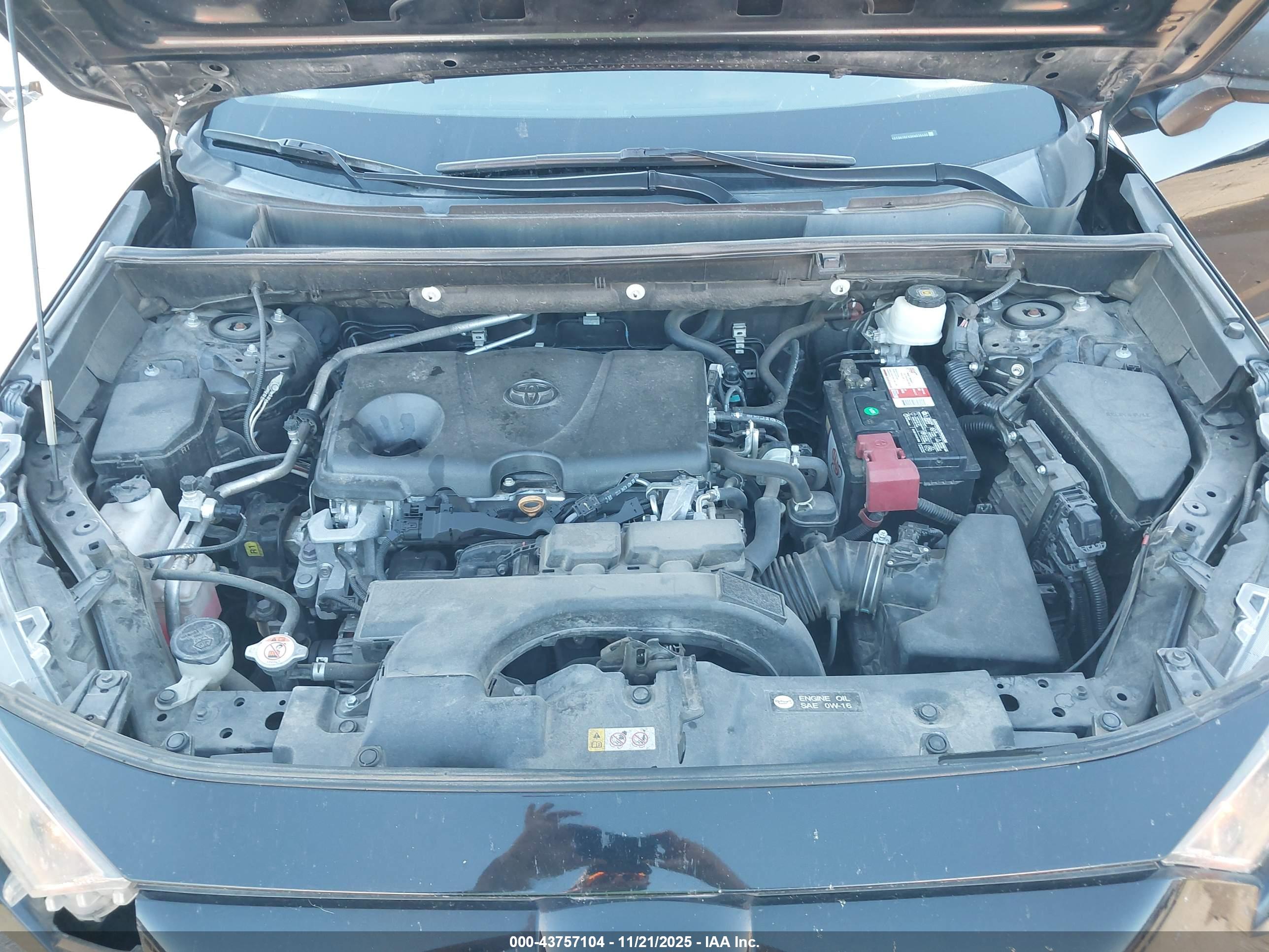 TOYOTA RAV4 image 10