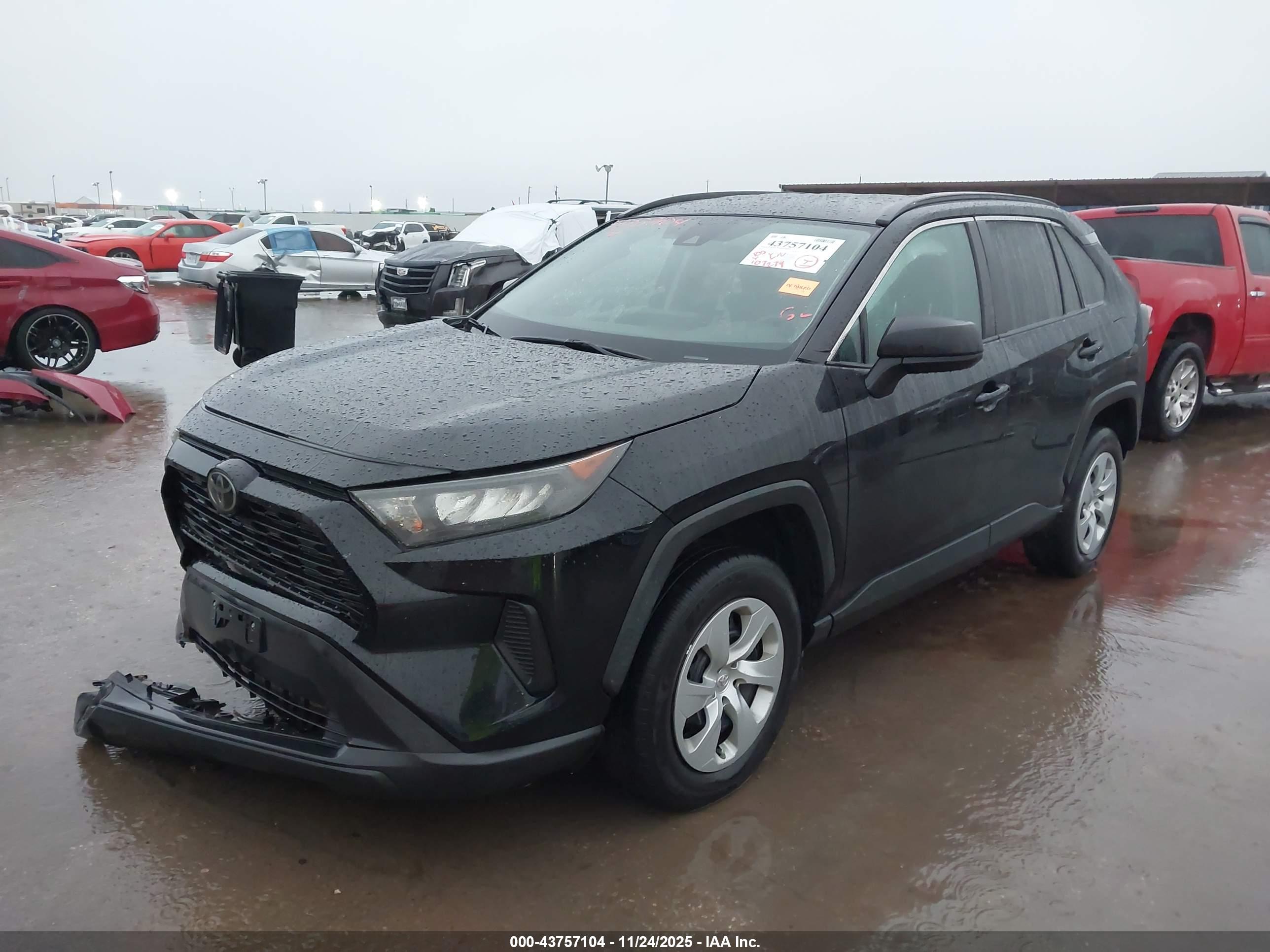 TOYOTA RAV4 image 2