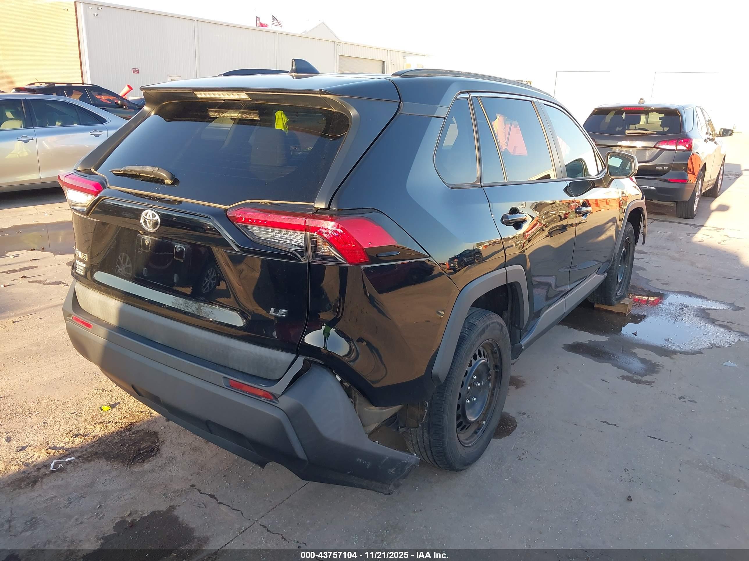 TOYOTA RAV4 image 4