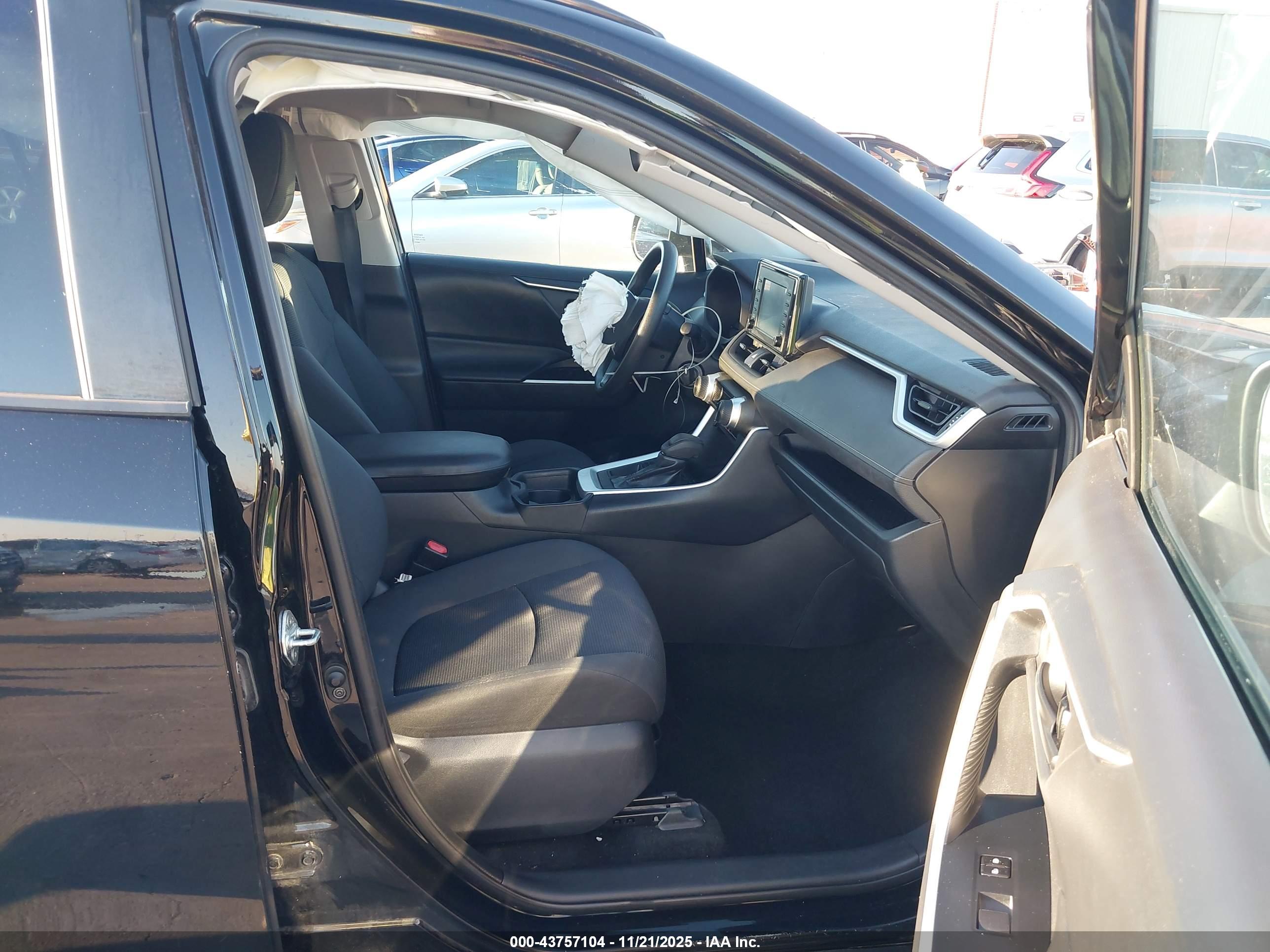 TOYOTA RAV4 image 5