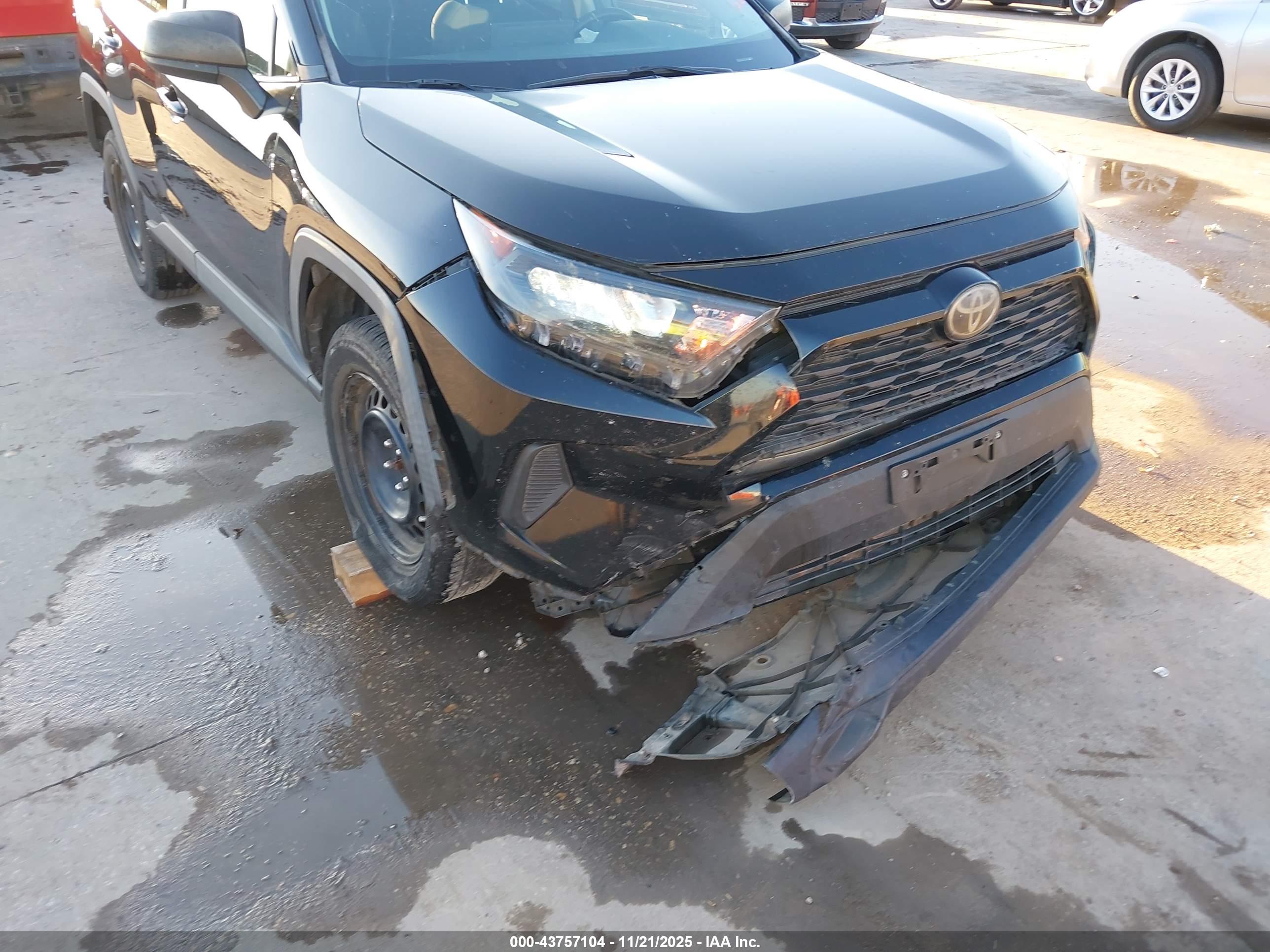 TOYOTA RAV4 image 6