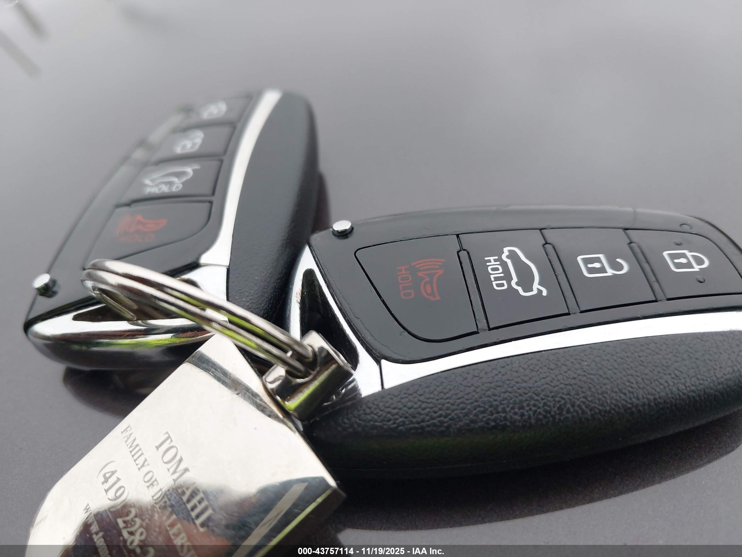 HYUNDAI AZERA image 11