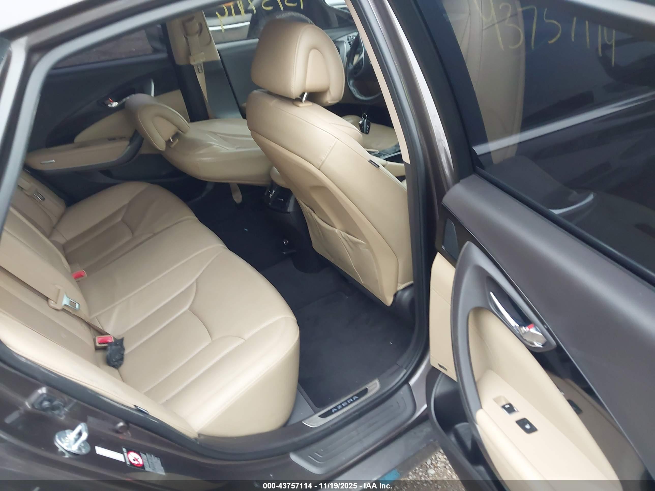 HYUNDAI AZERA image 8