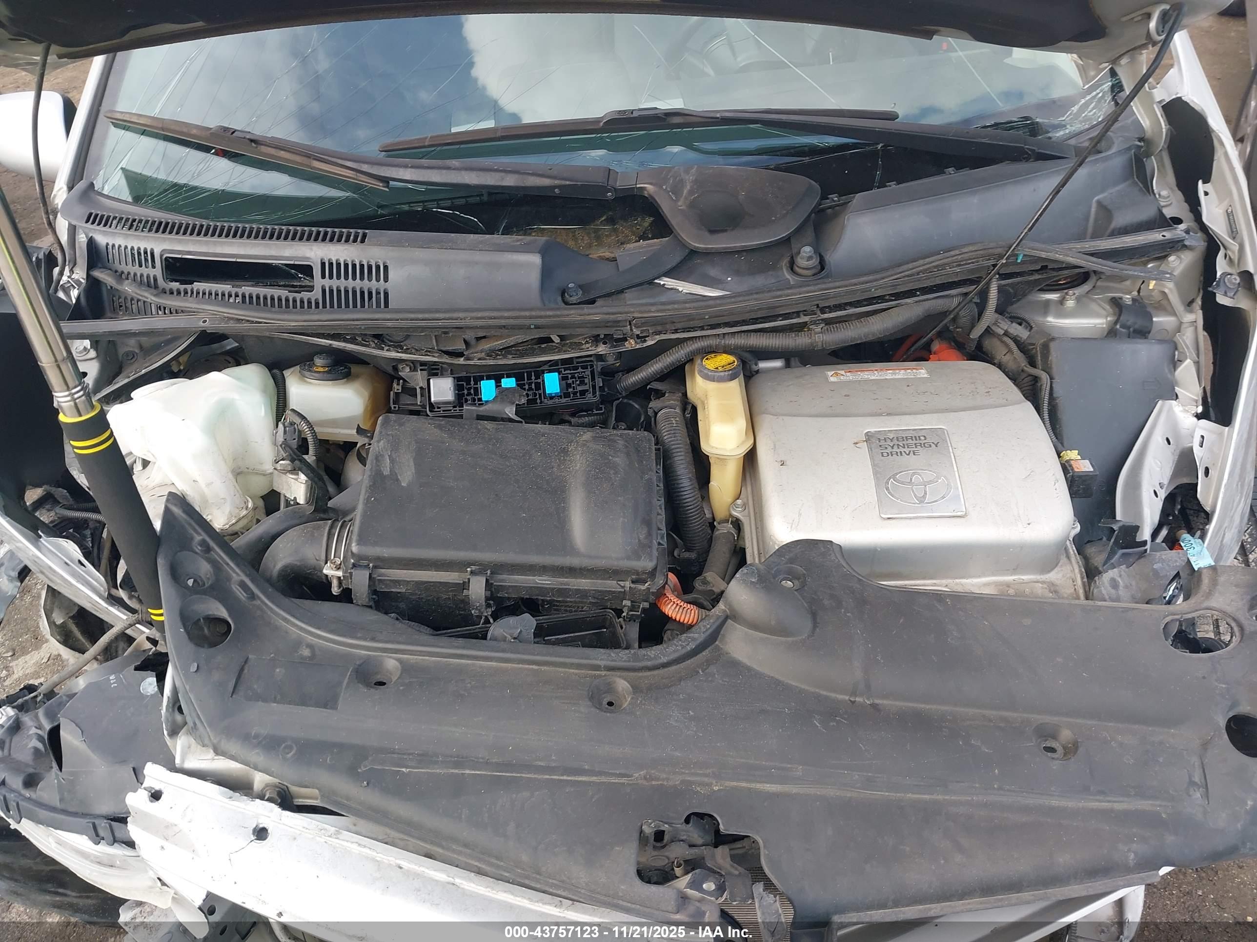 TOYOTA PRIUS image 10