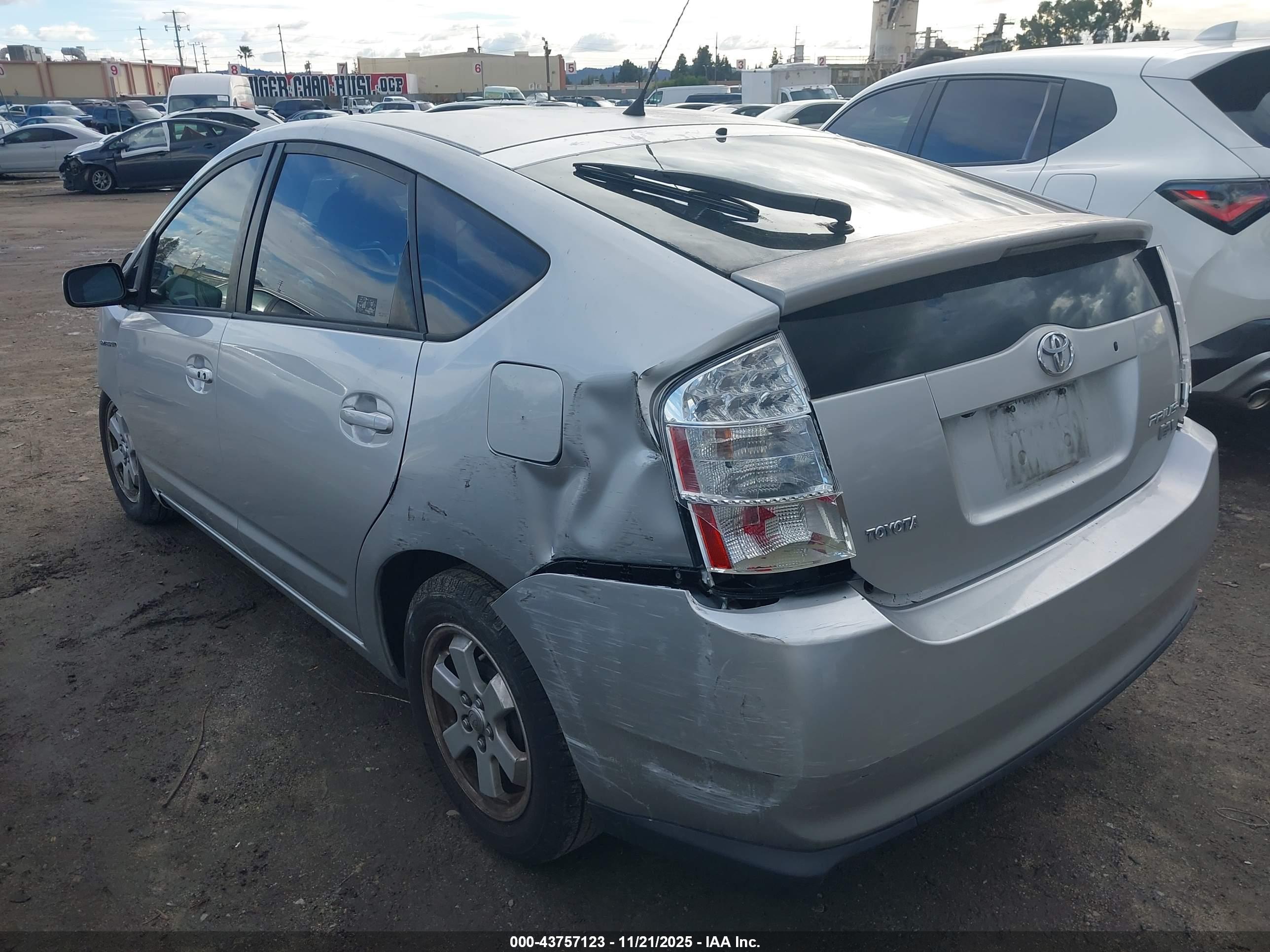 TOYOTA PRIUS image 3