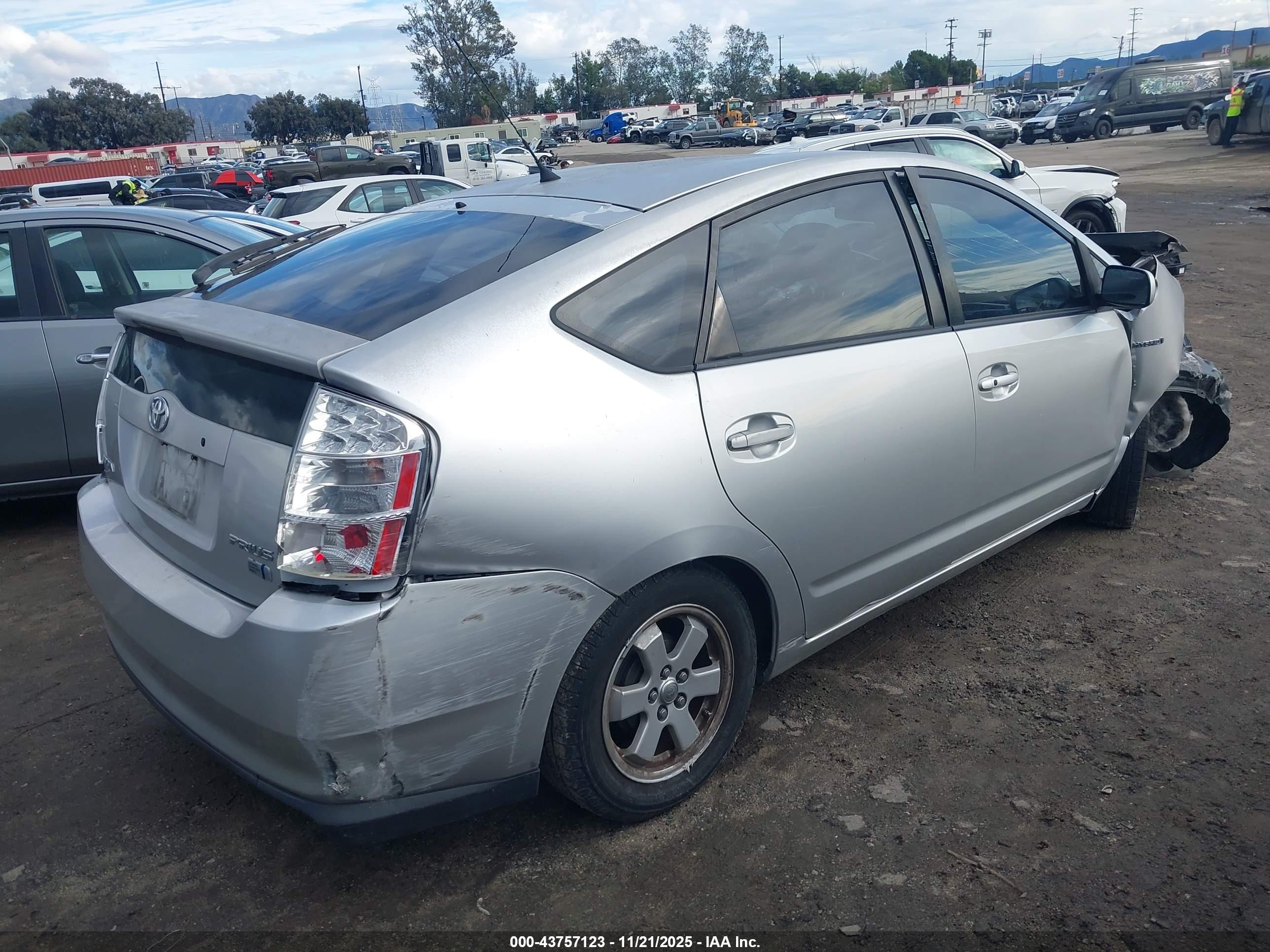 TOYOTA PRIUS image 4