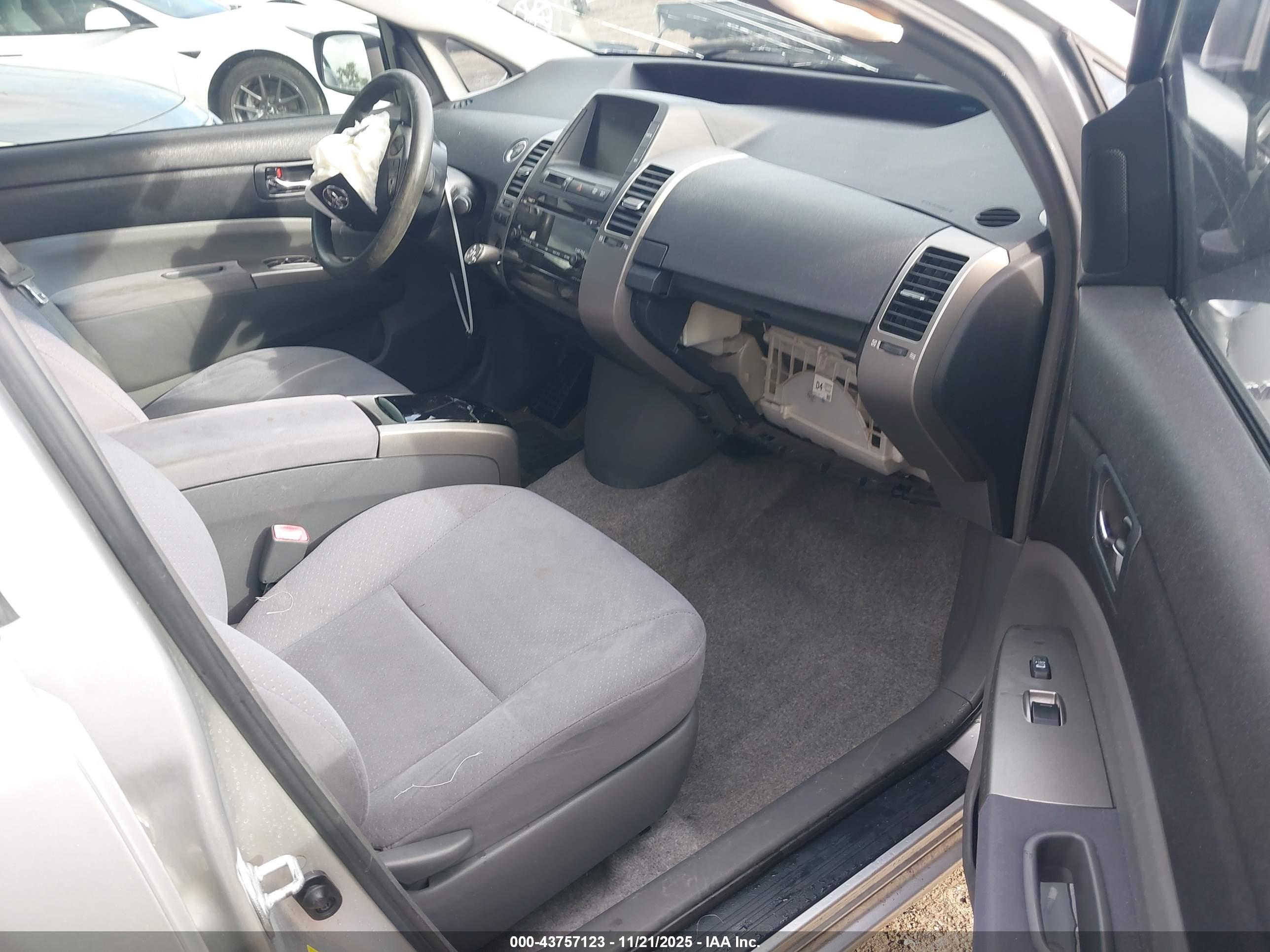 TOYOTA PRIUS image 5