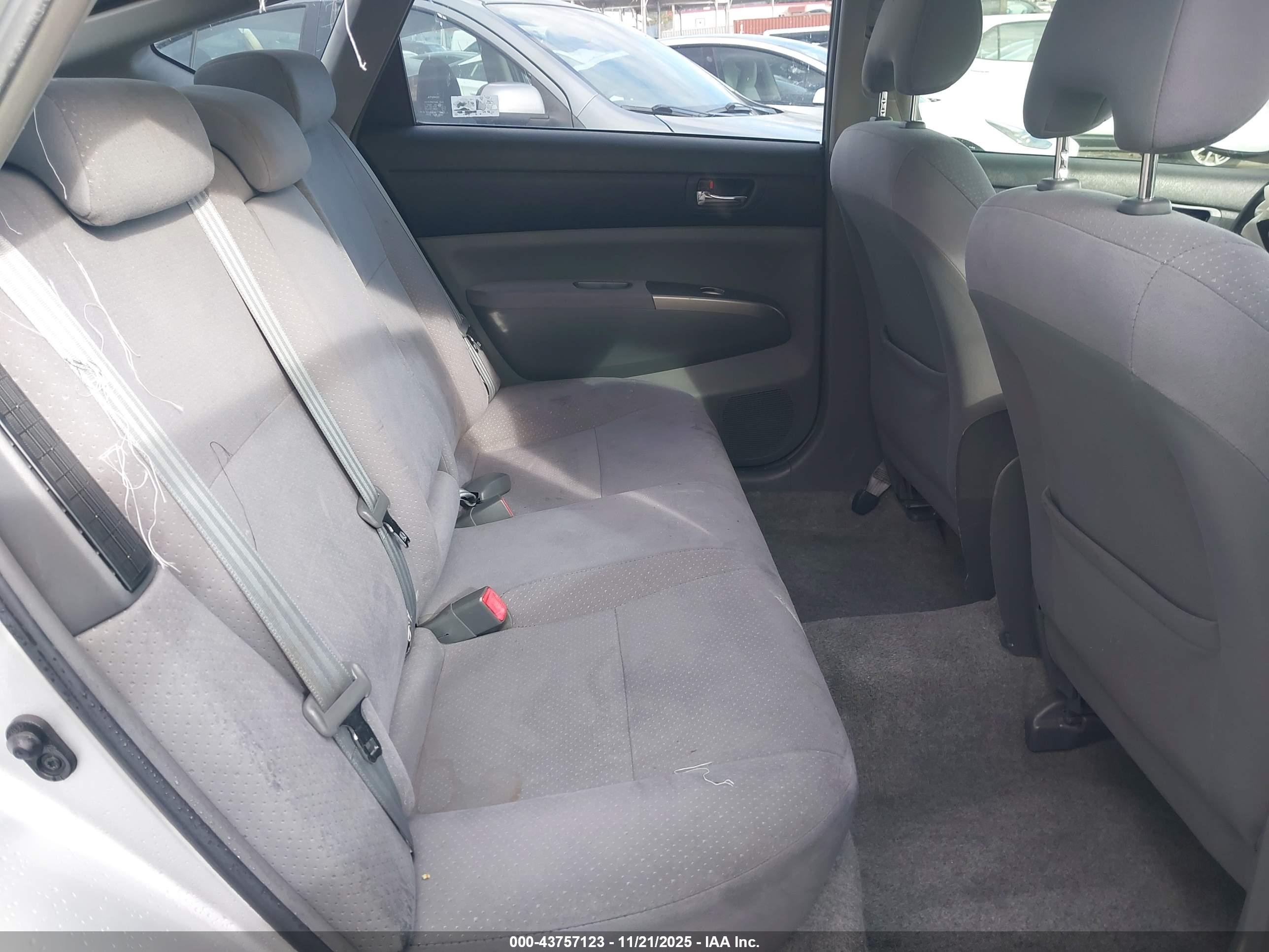 TOYOTA PRIUS image 8