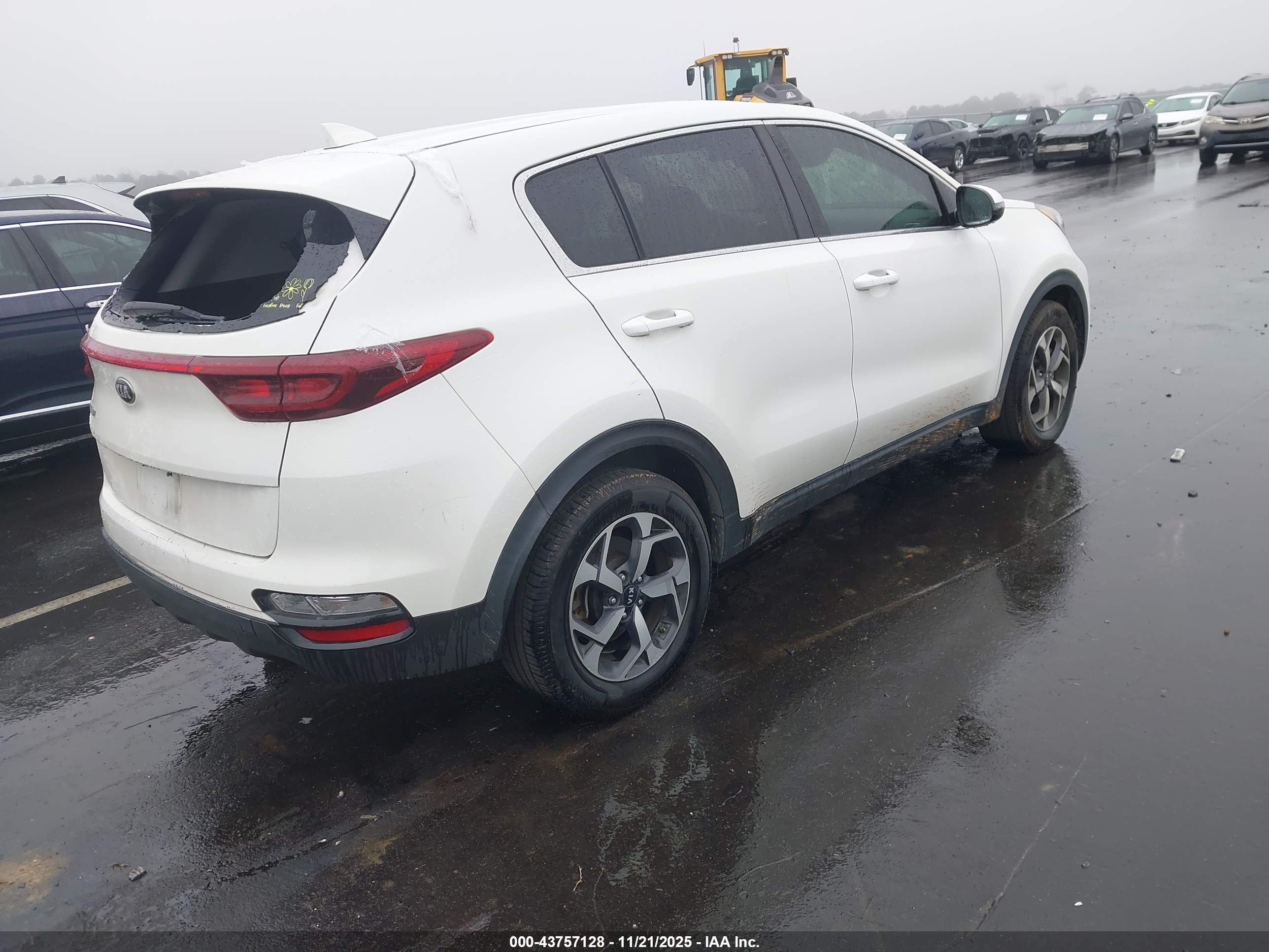 KIA SPORTAGE image 4