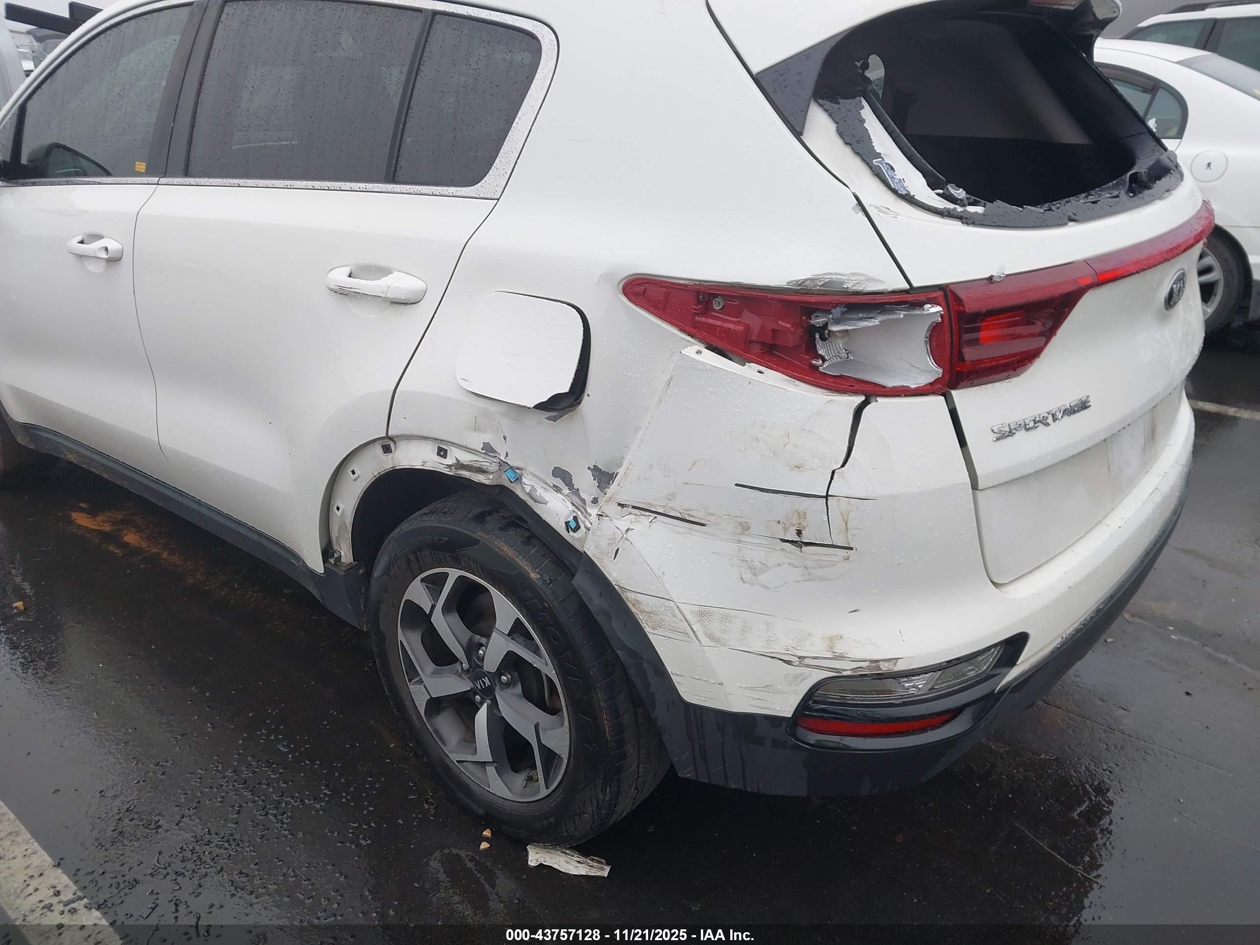 KIA SPORTAGE image 6