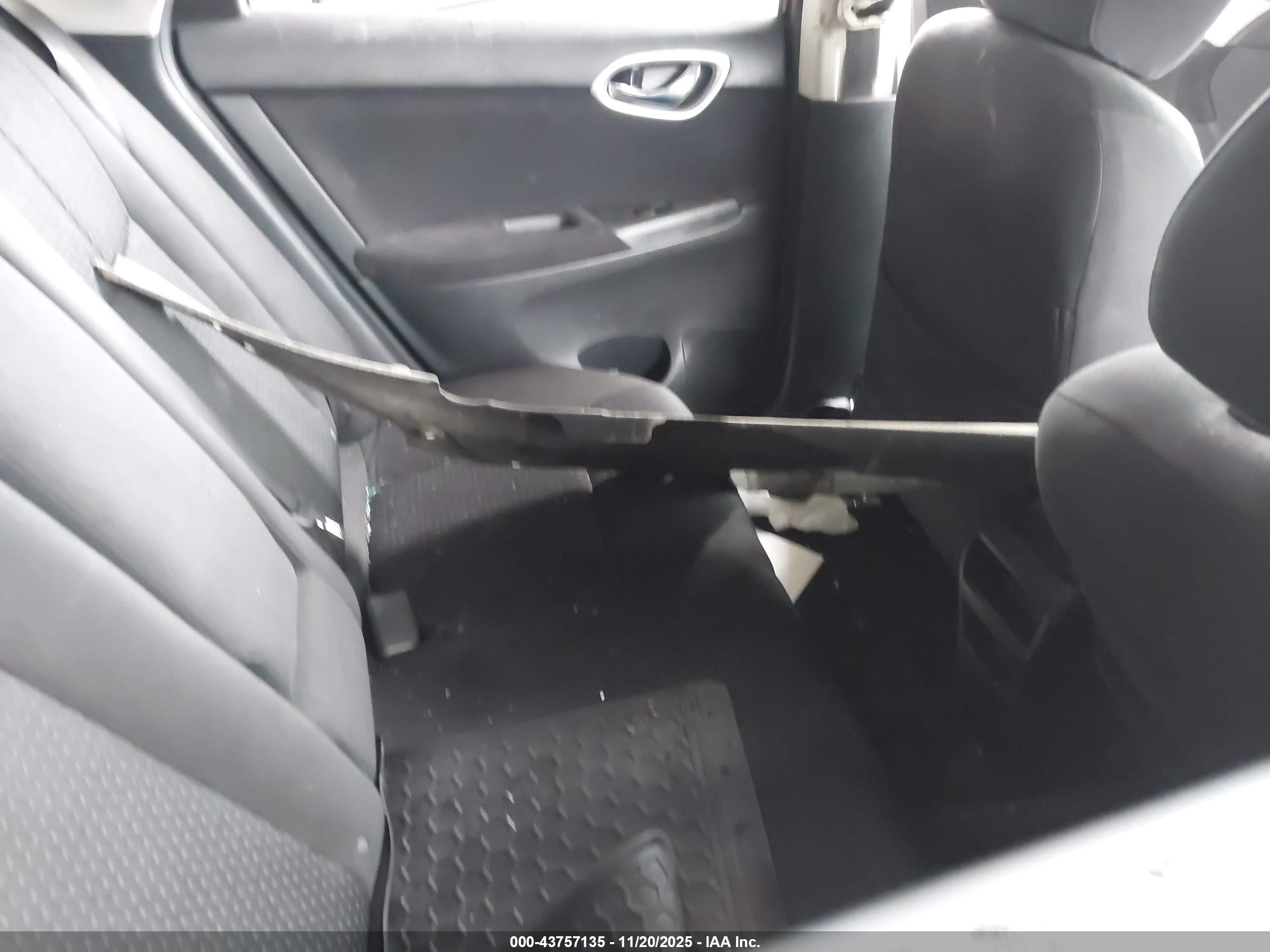 NISSAN SENTRA image 8