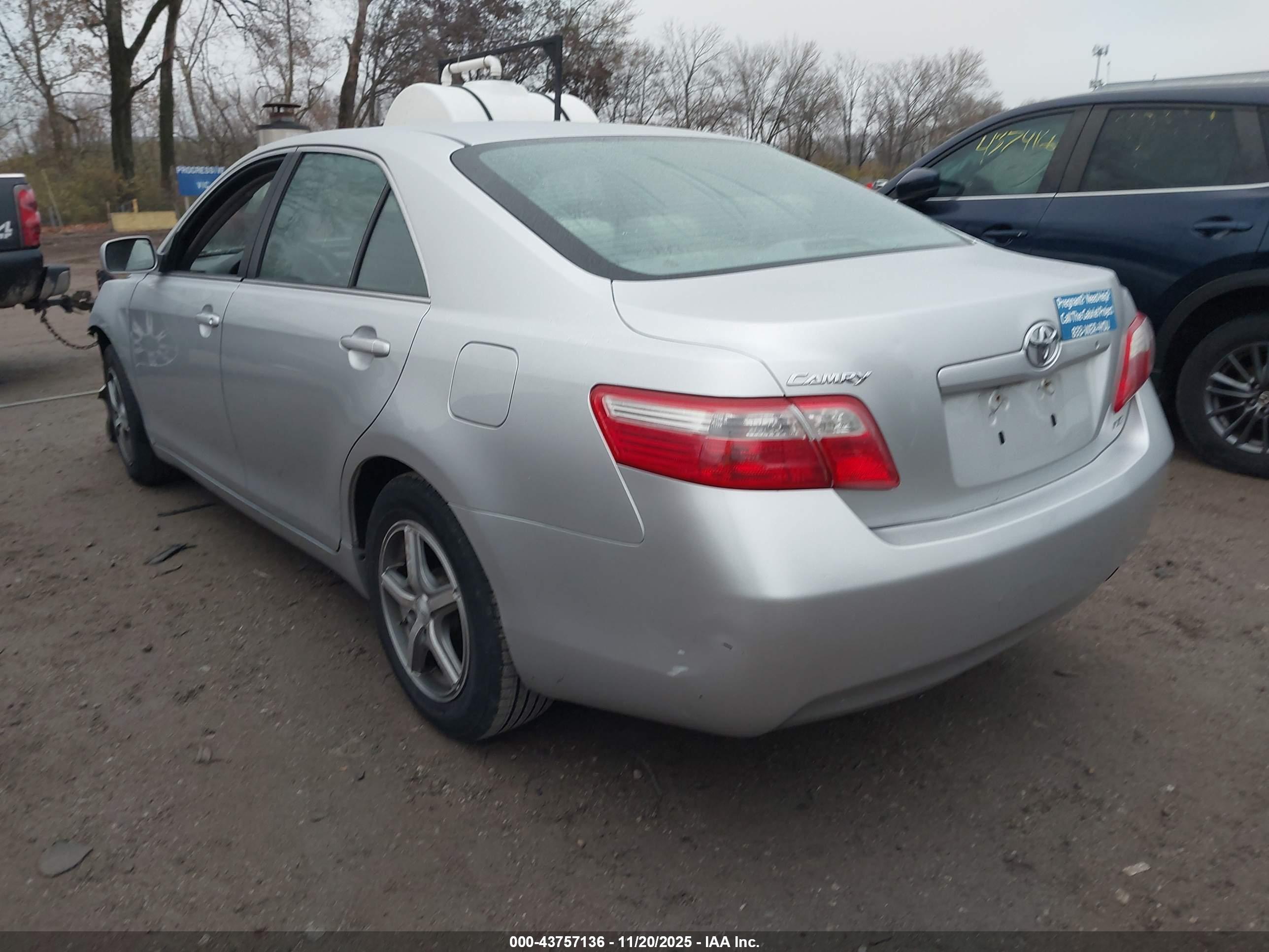 TOYOTA CAMRY image 3