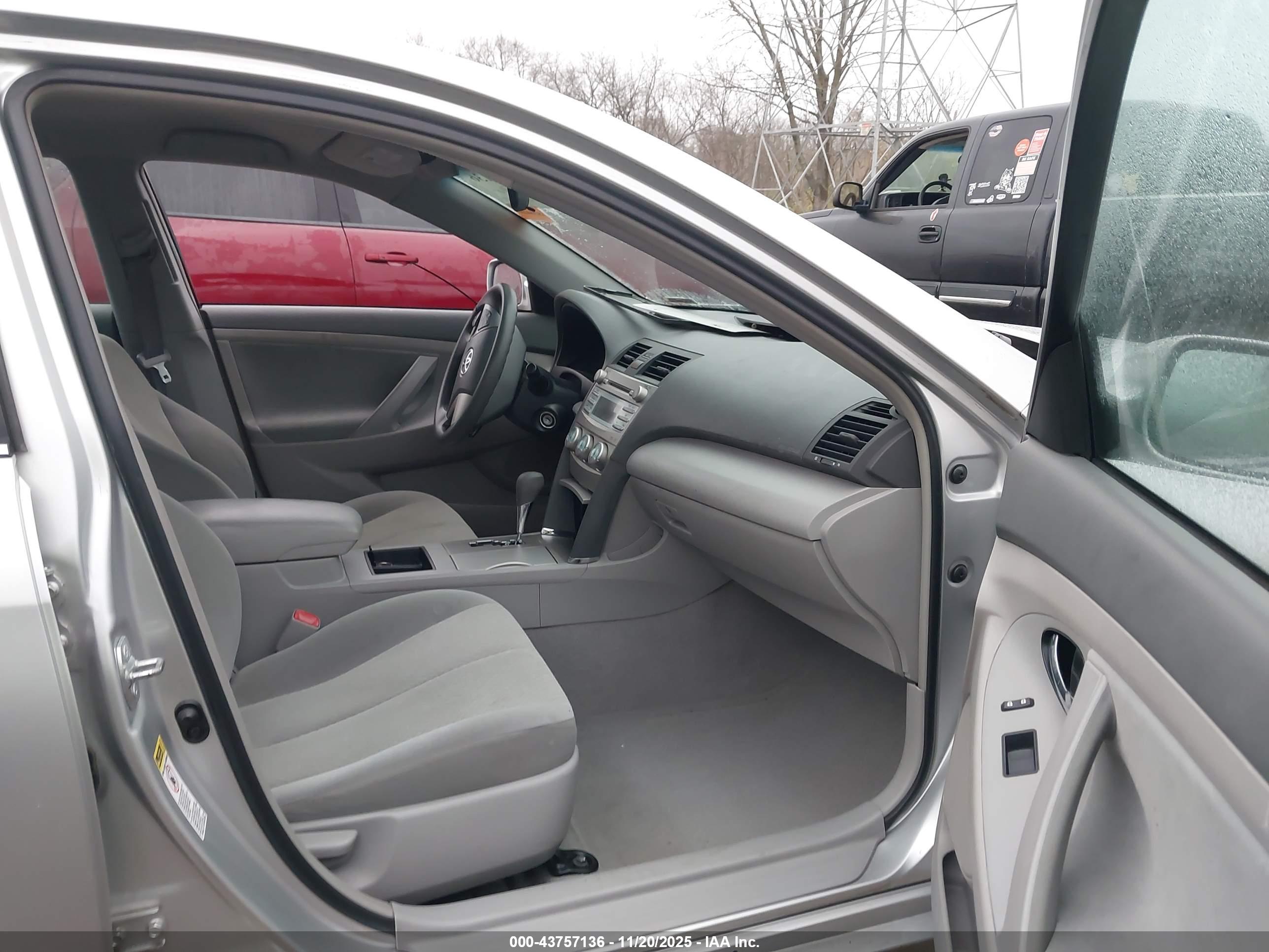 TOYOTA CAMRY image 5