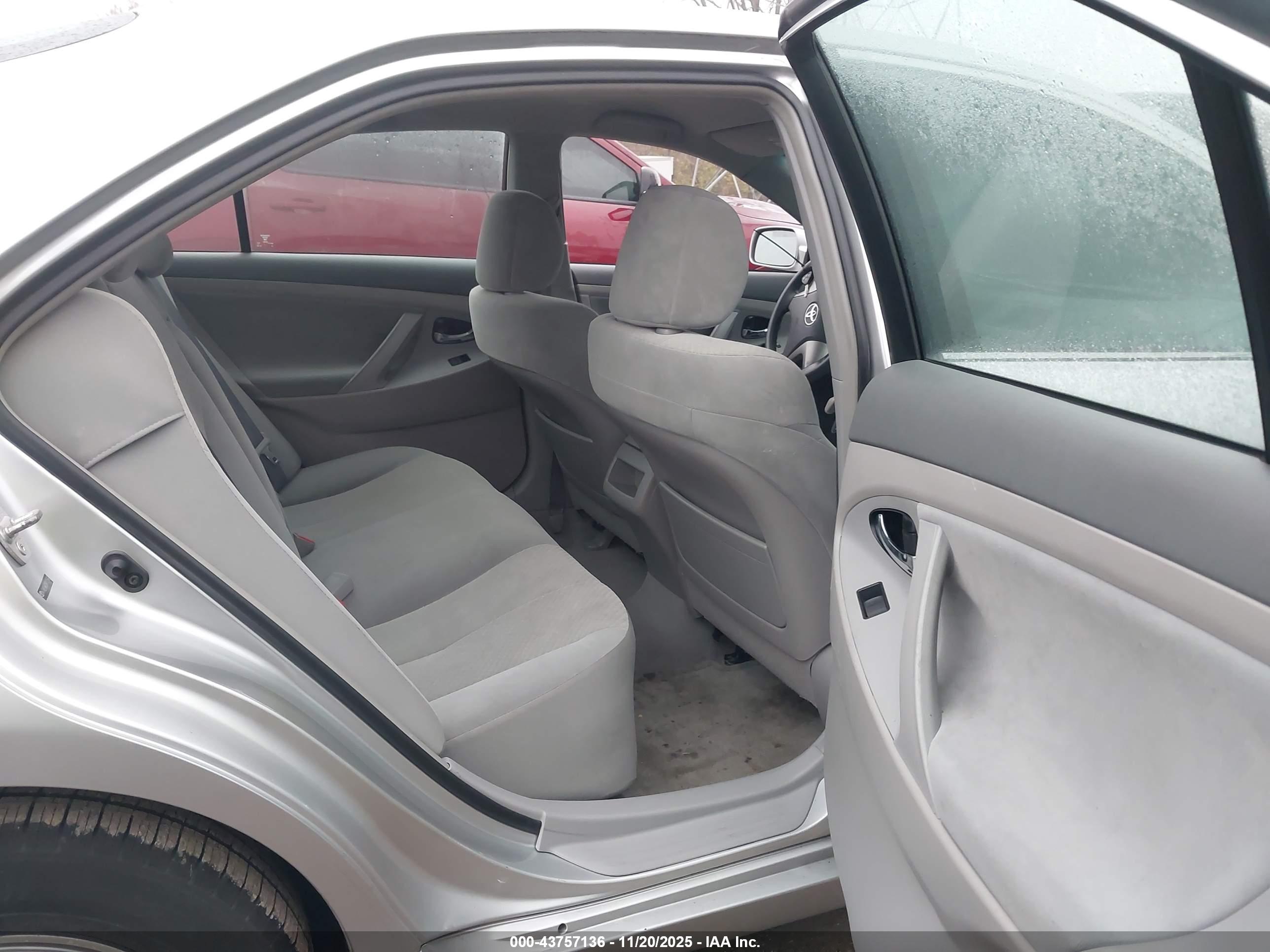 TOYOTA CAMRY image 8