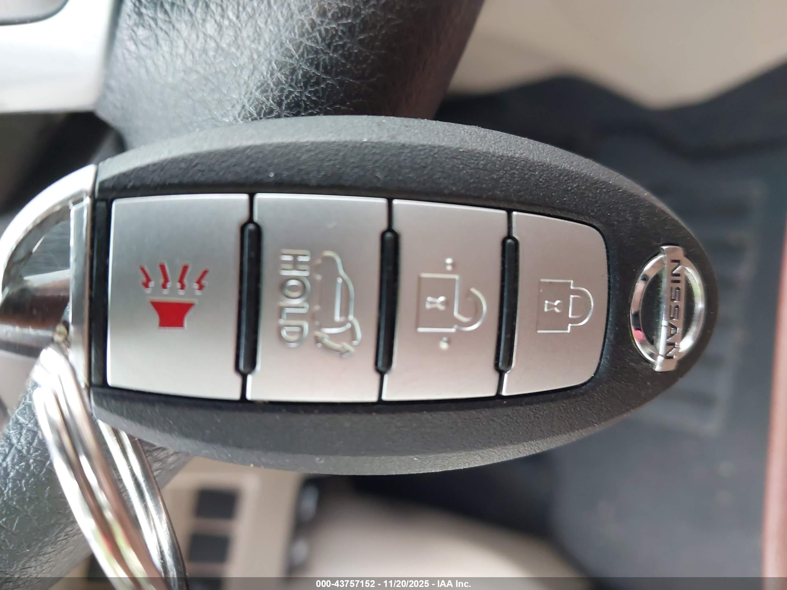 NISSAN ROGUE image 11