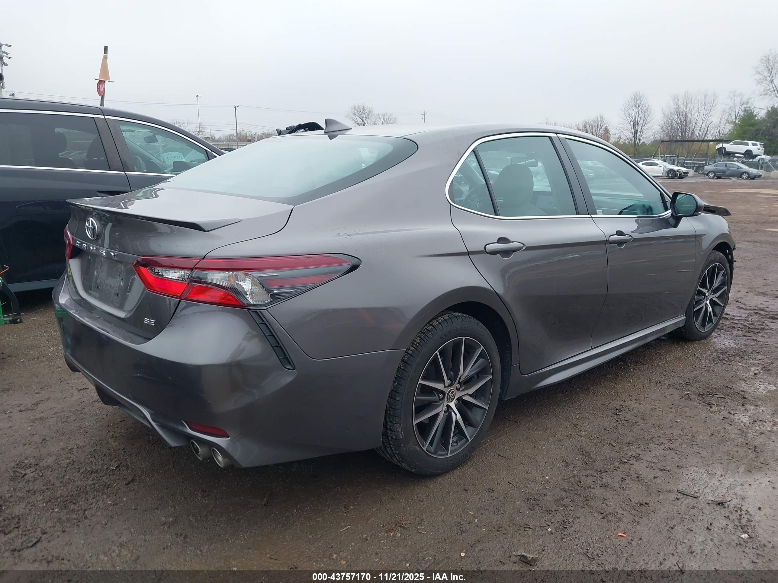 TOYOTA CAMRY image 4