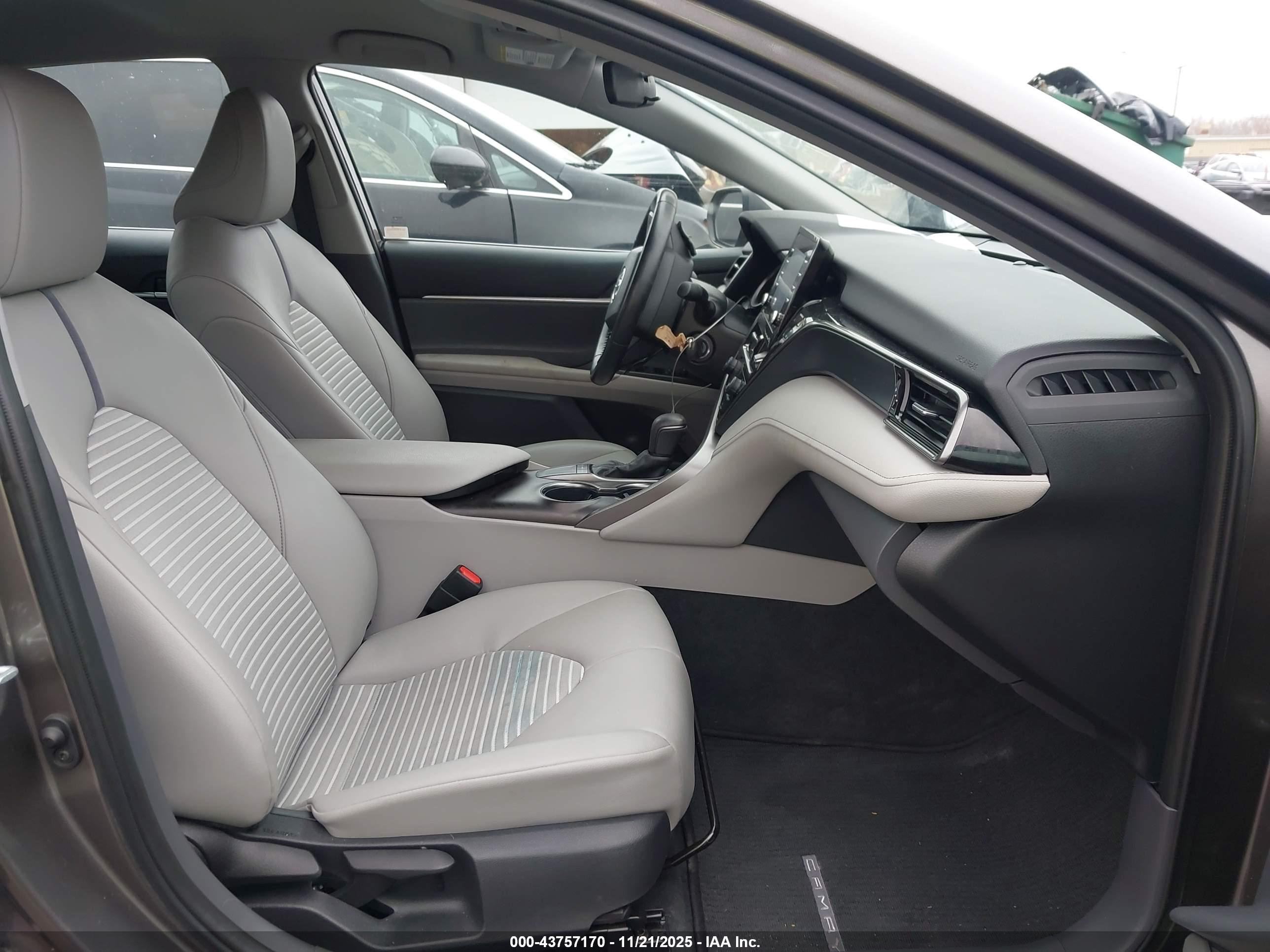 TOYOTA CAMRY image 5