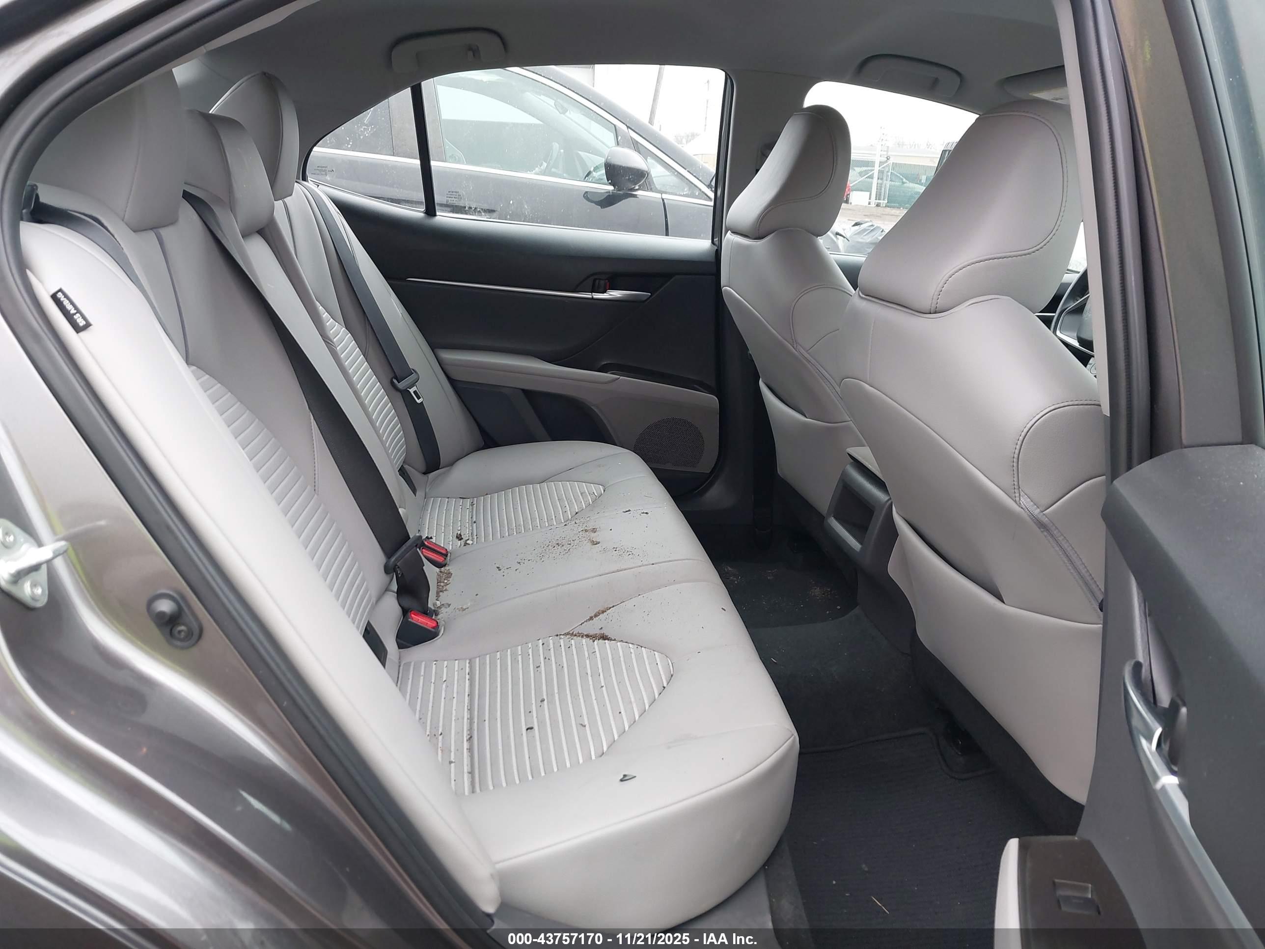 TOYOTA CAMRY image 8