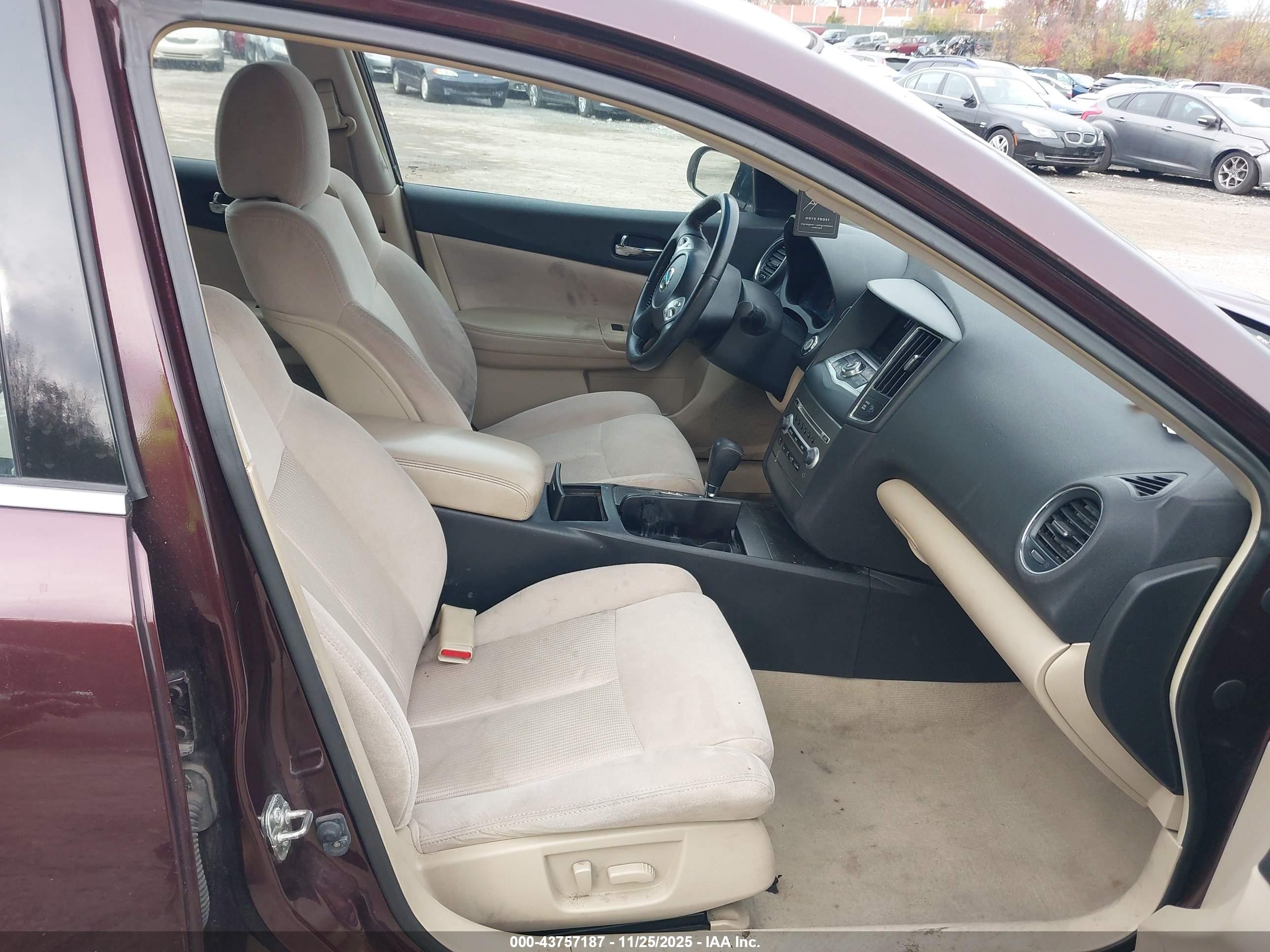 NISSAN MAXIMA image 5