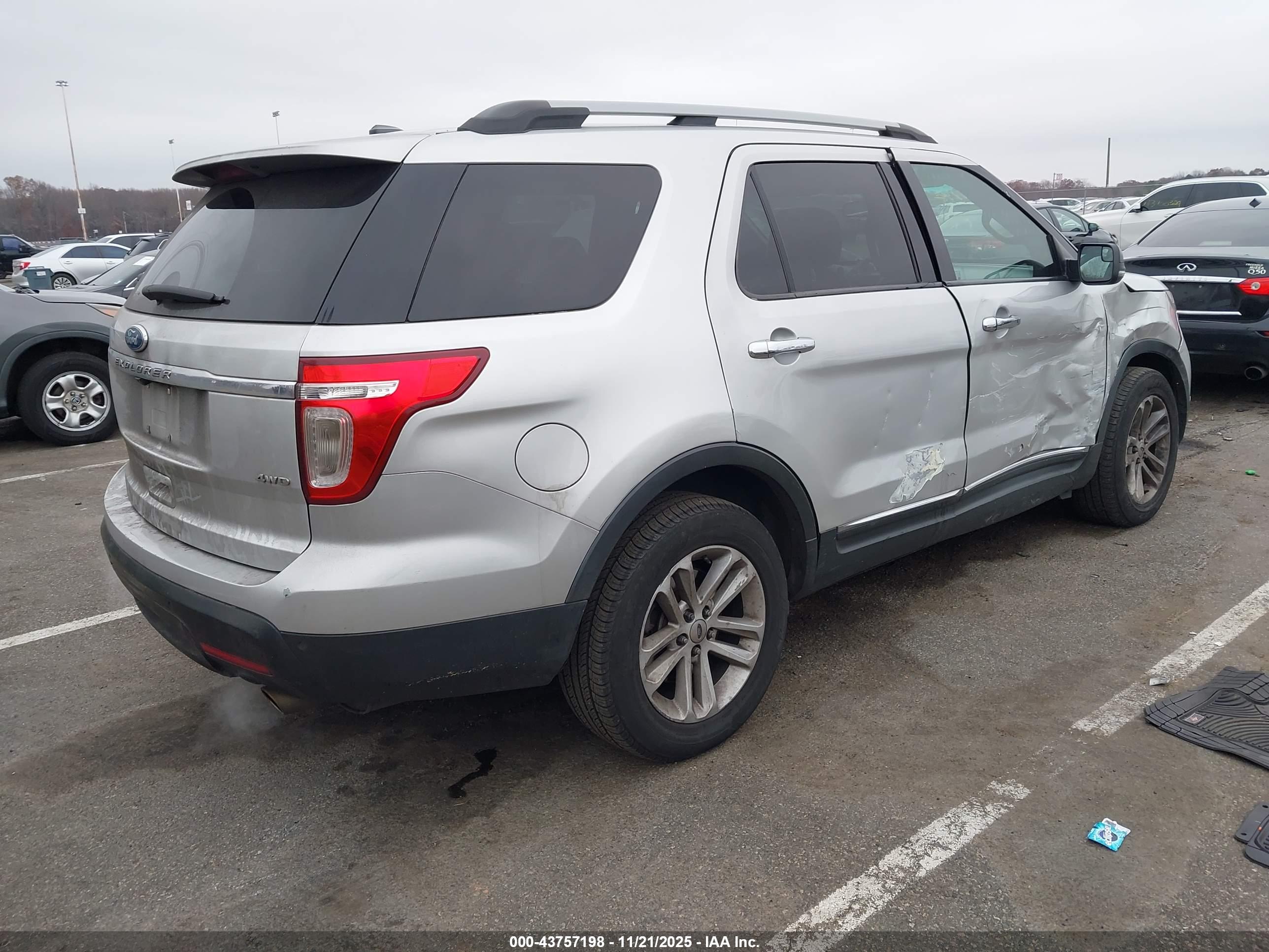 FORD EXPLORER image 4