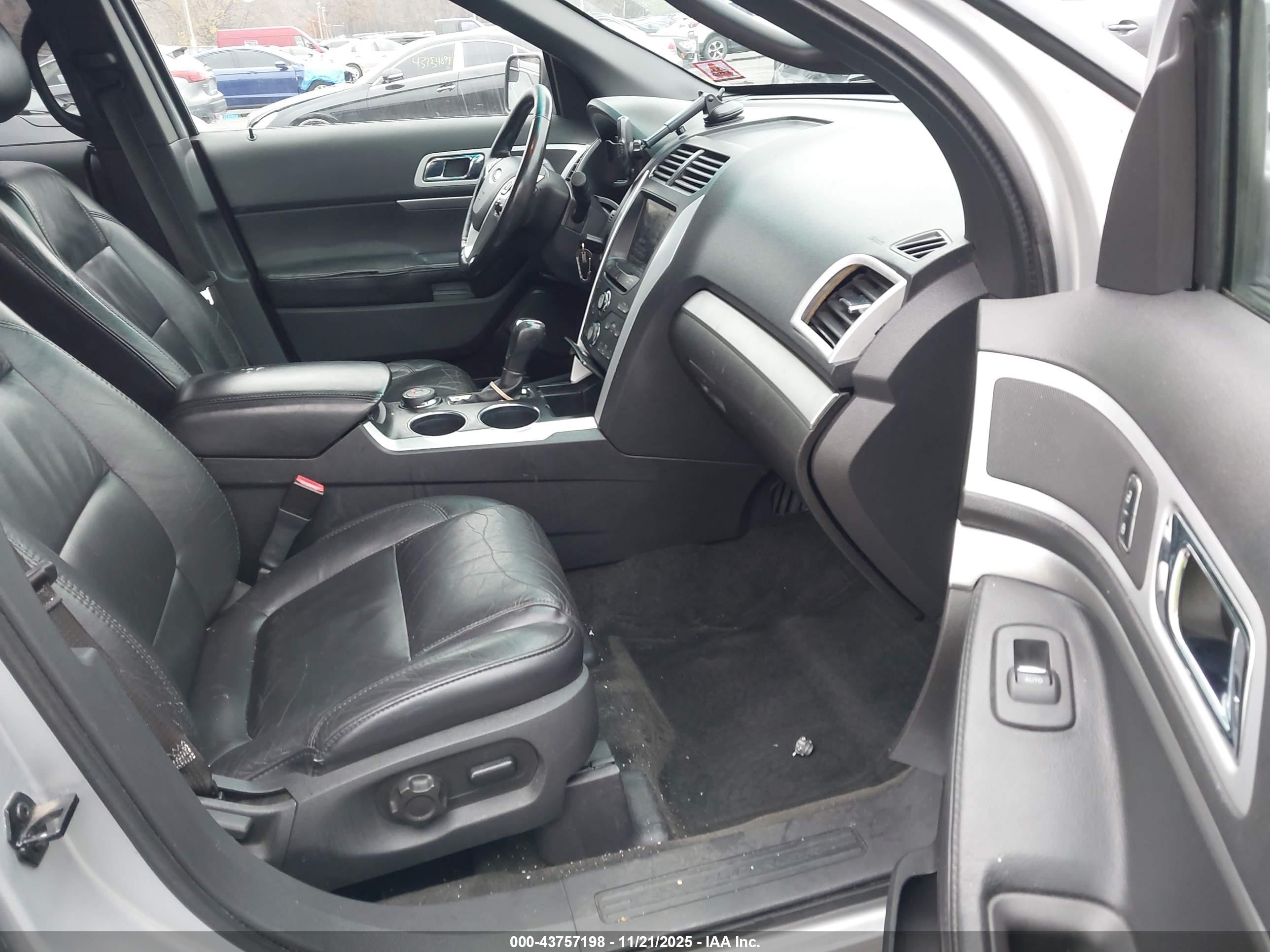 FORD EXPLORER image 5
