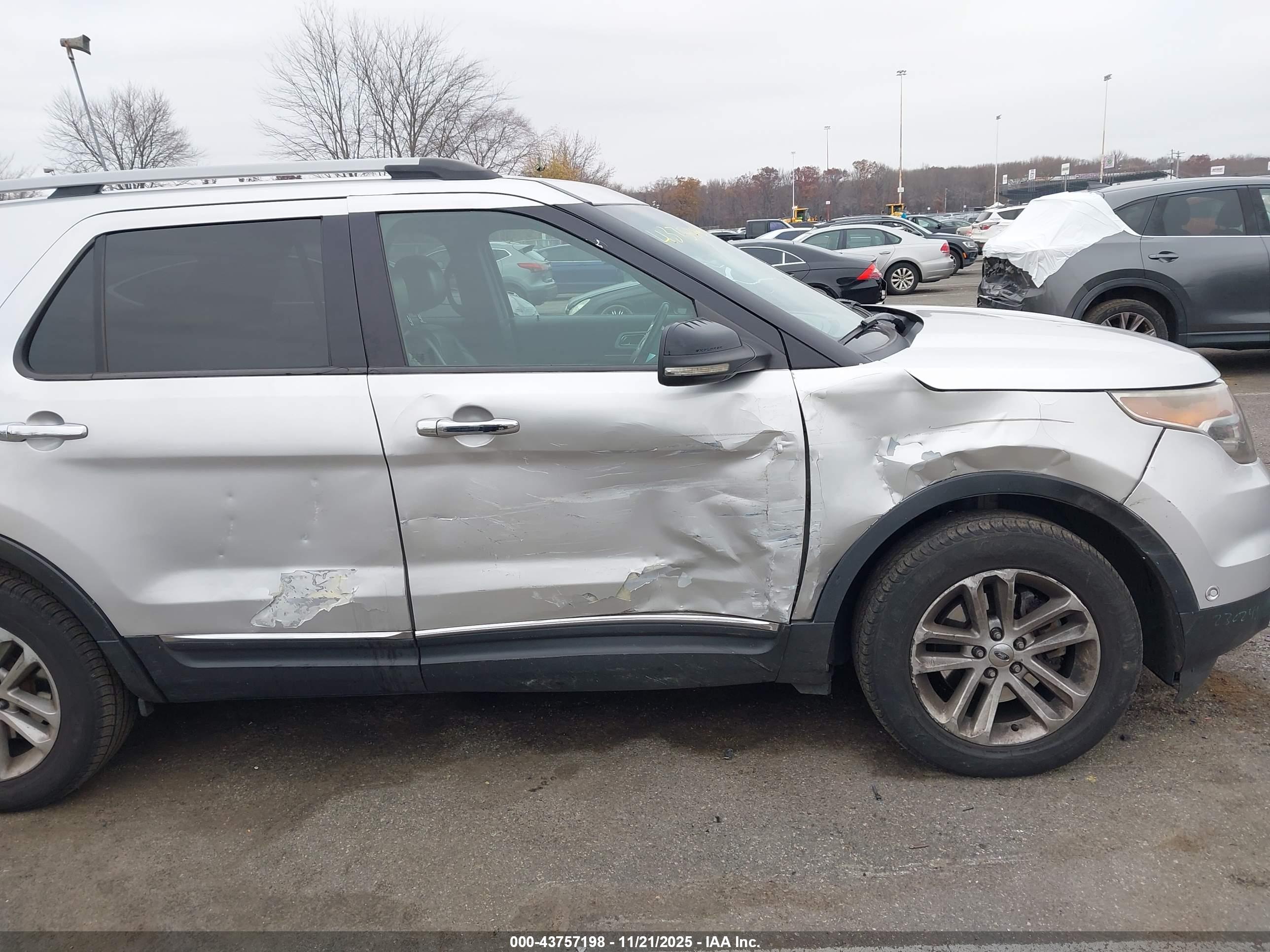 FORD EXPLORER image 6