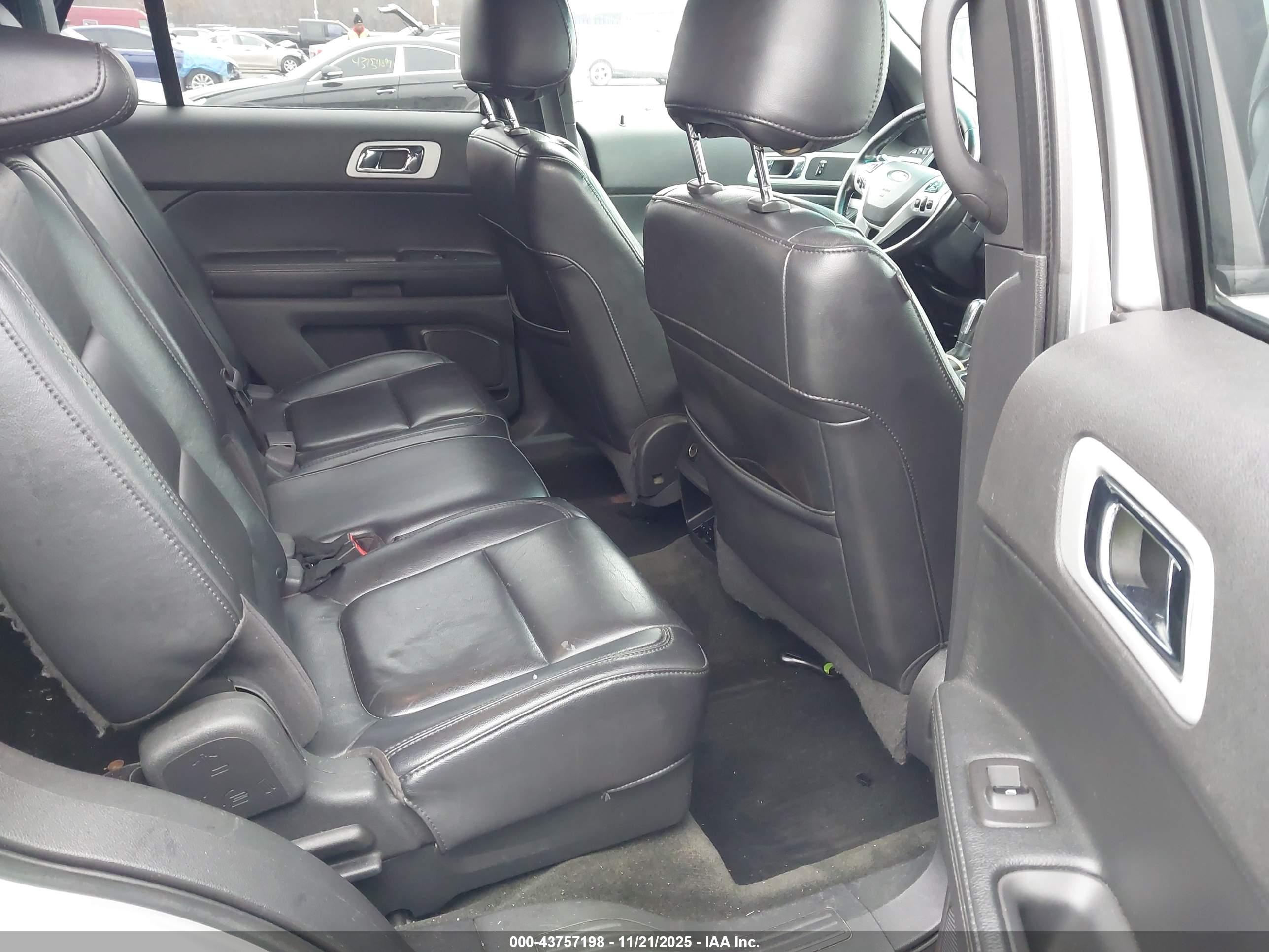 FORD EXPLORER image 8