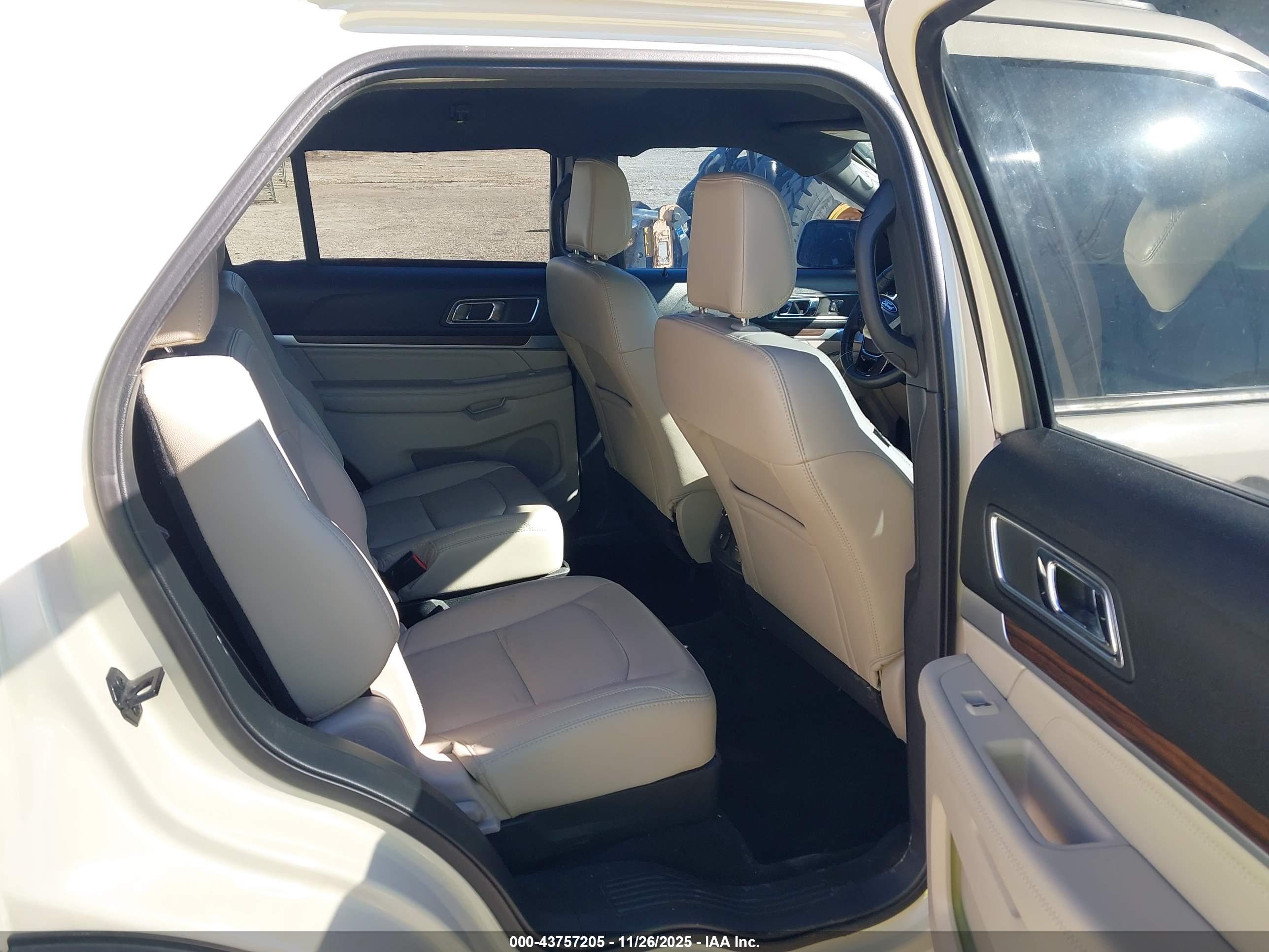 FORD EXPLORER image 8