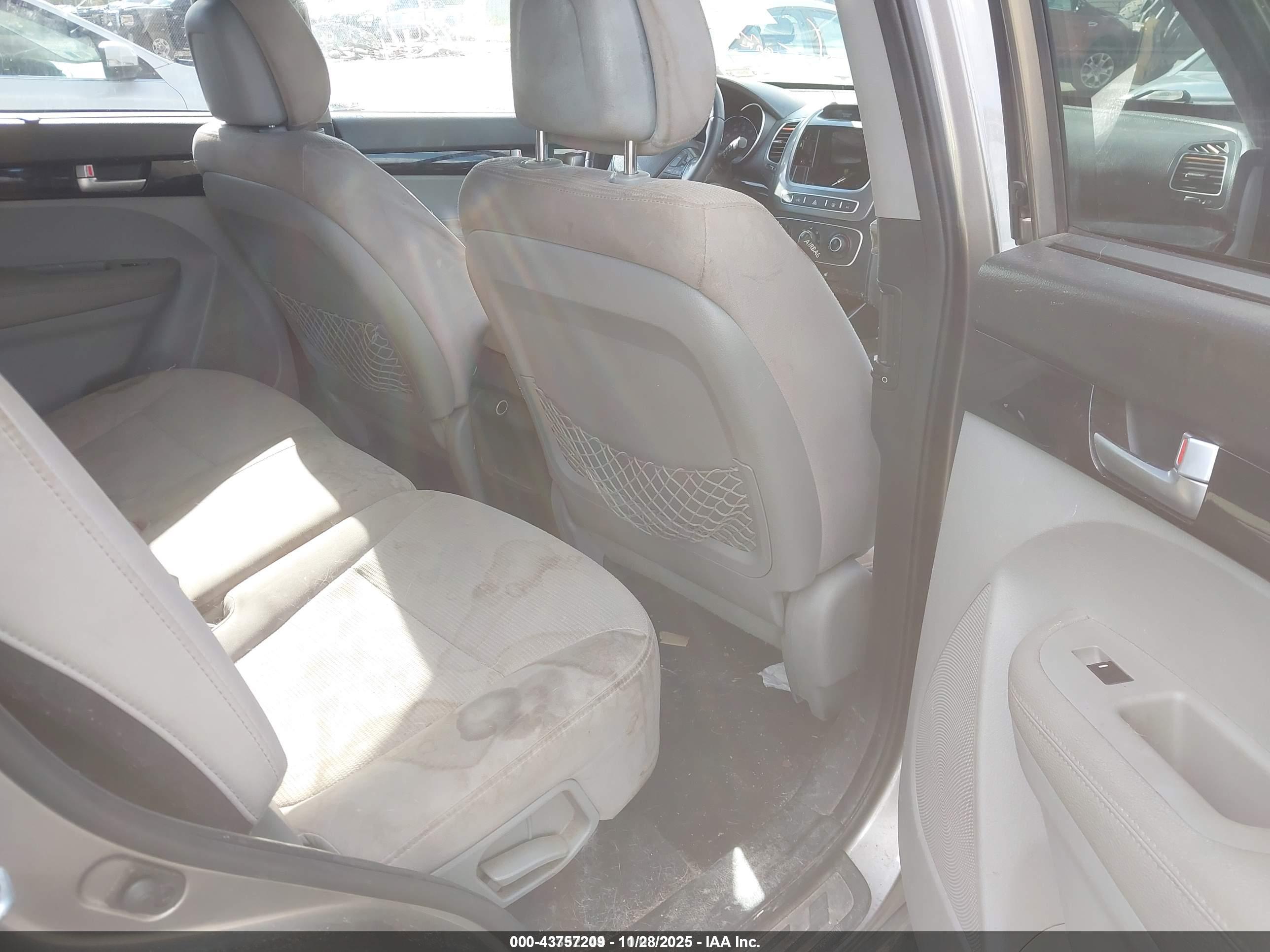 KIA SORENTO image 8