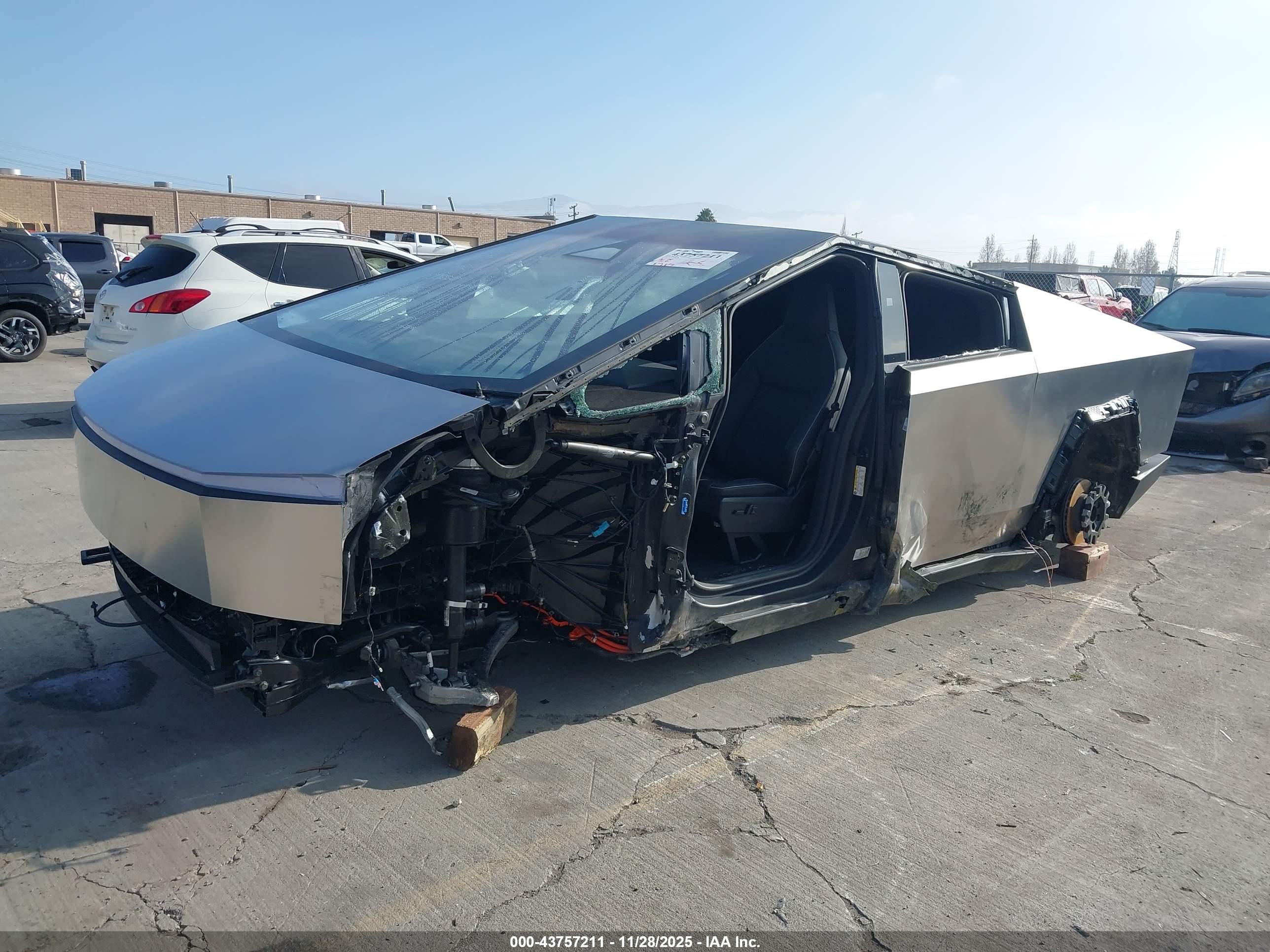 TESLA CYBERTRUCK image 2