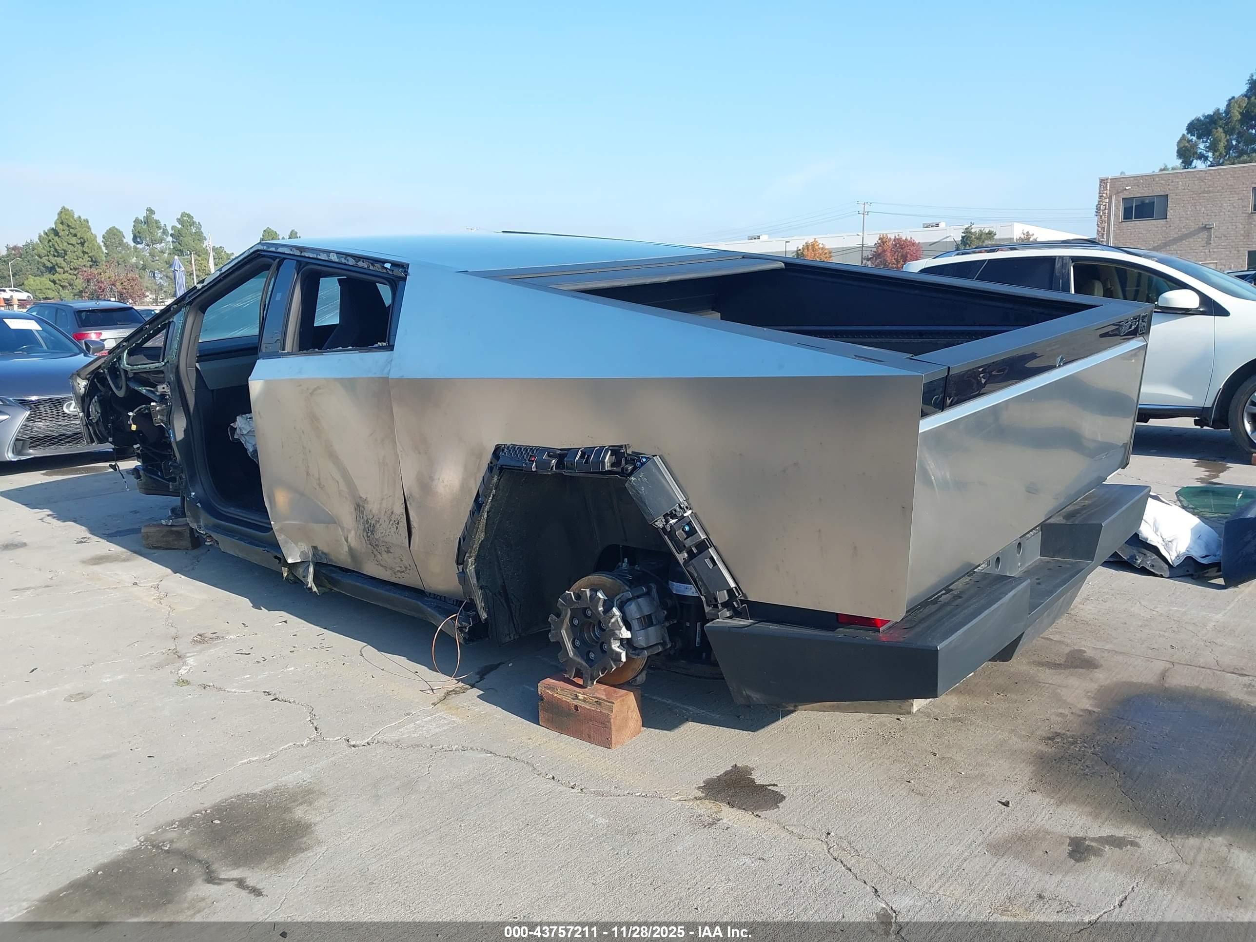 TESLA CYBERTRUCK image 3
