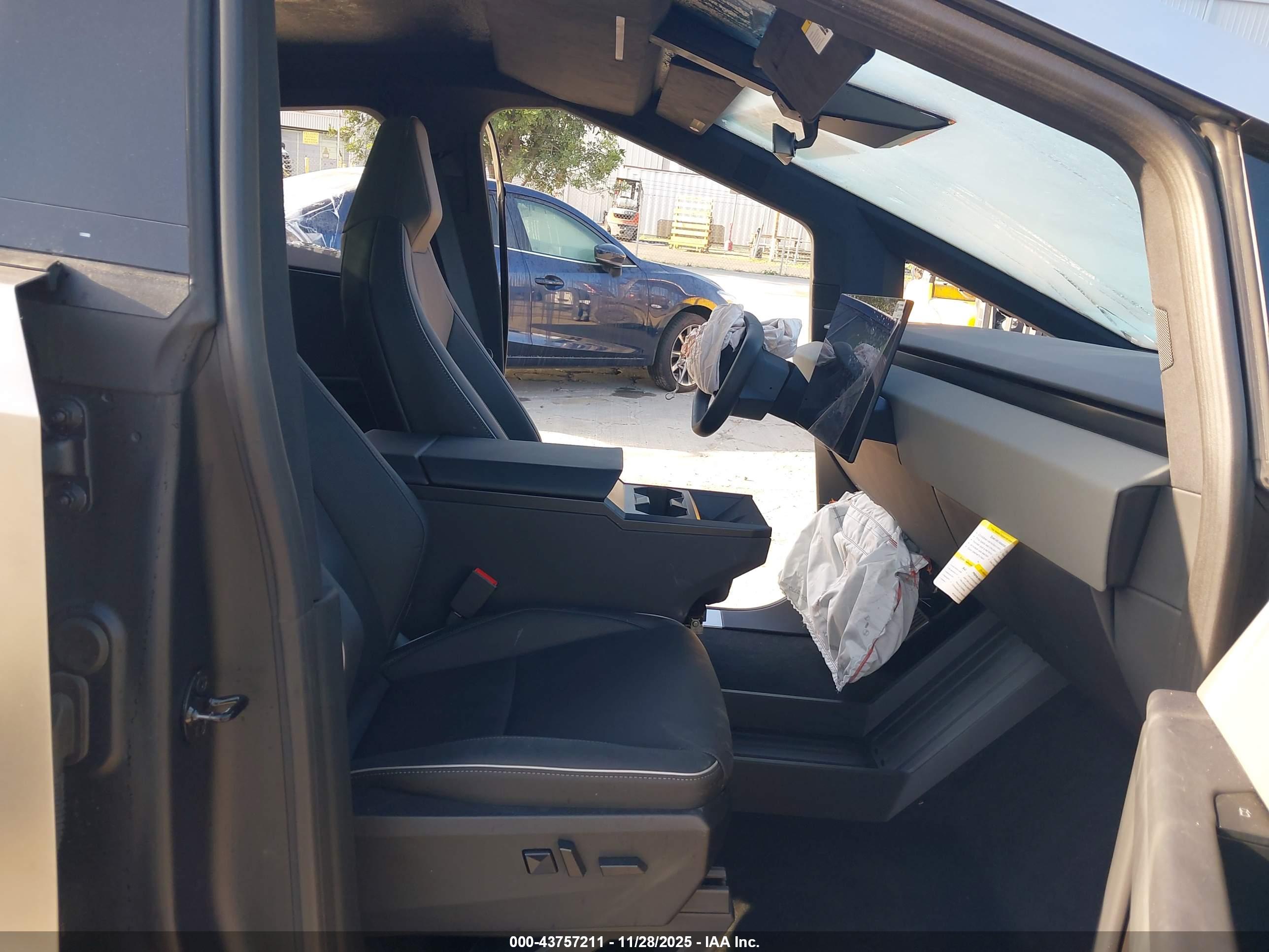 TESLA CYBERTRUCK image 5