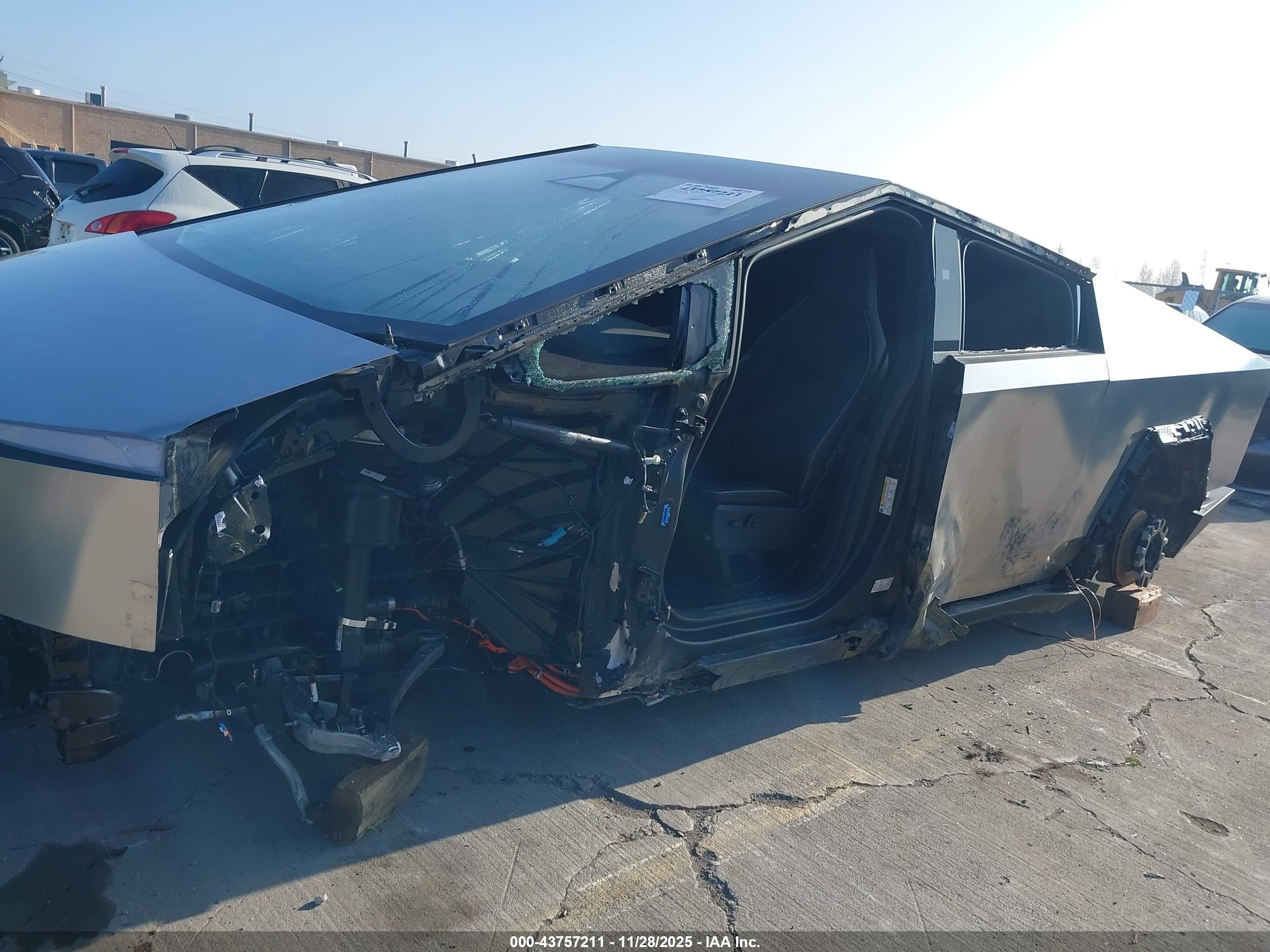 TESLA CYBERTRUCK image 6