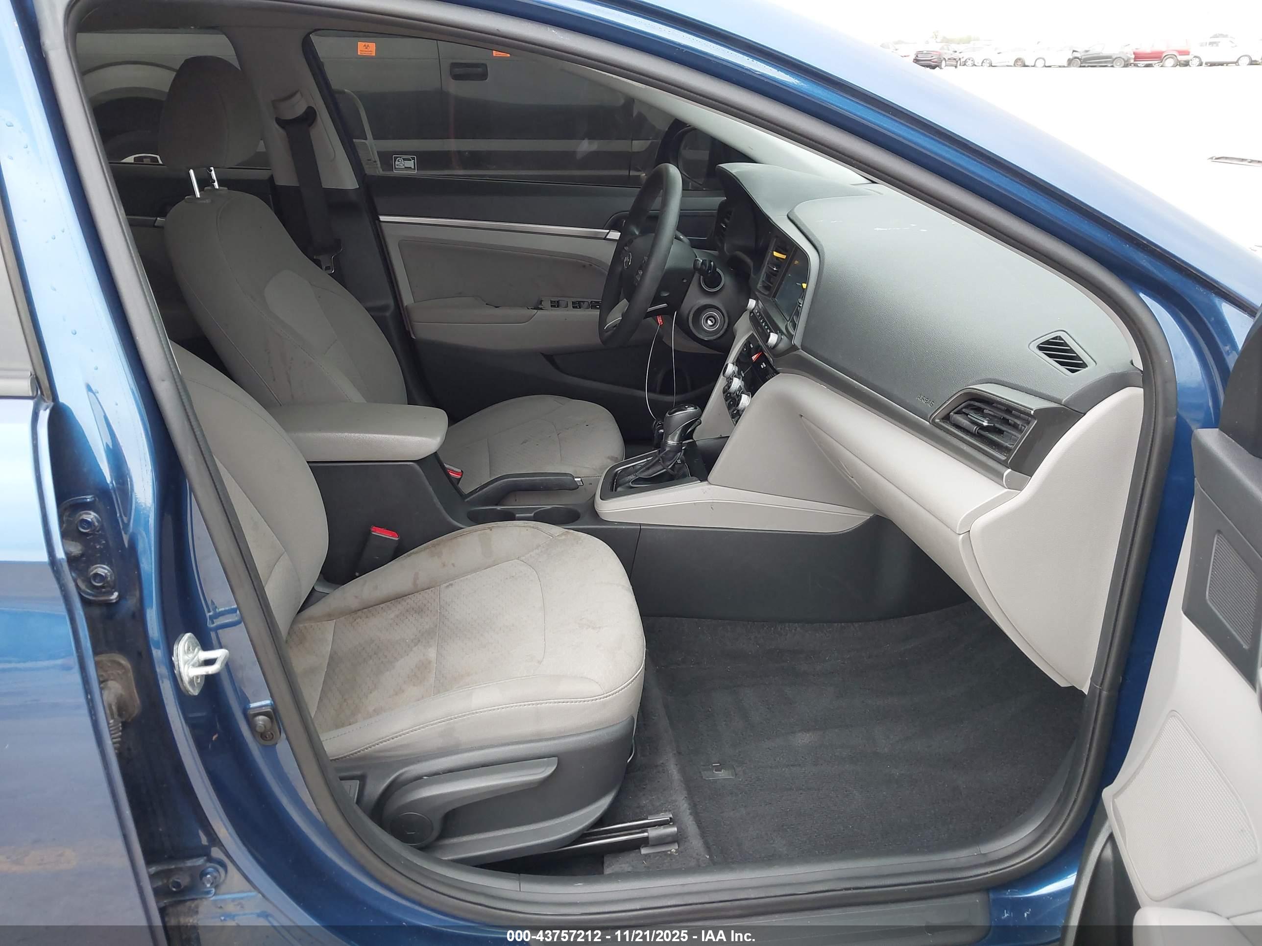 HYUNDAI ELANTRA image 5