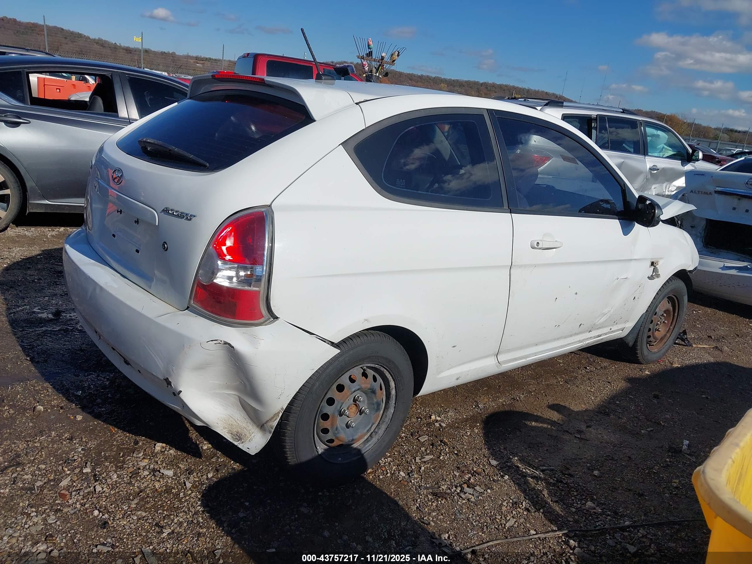 HYUNDAI ACCENT image 4