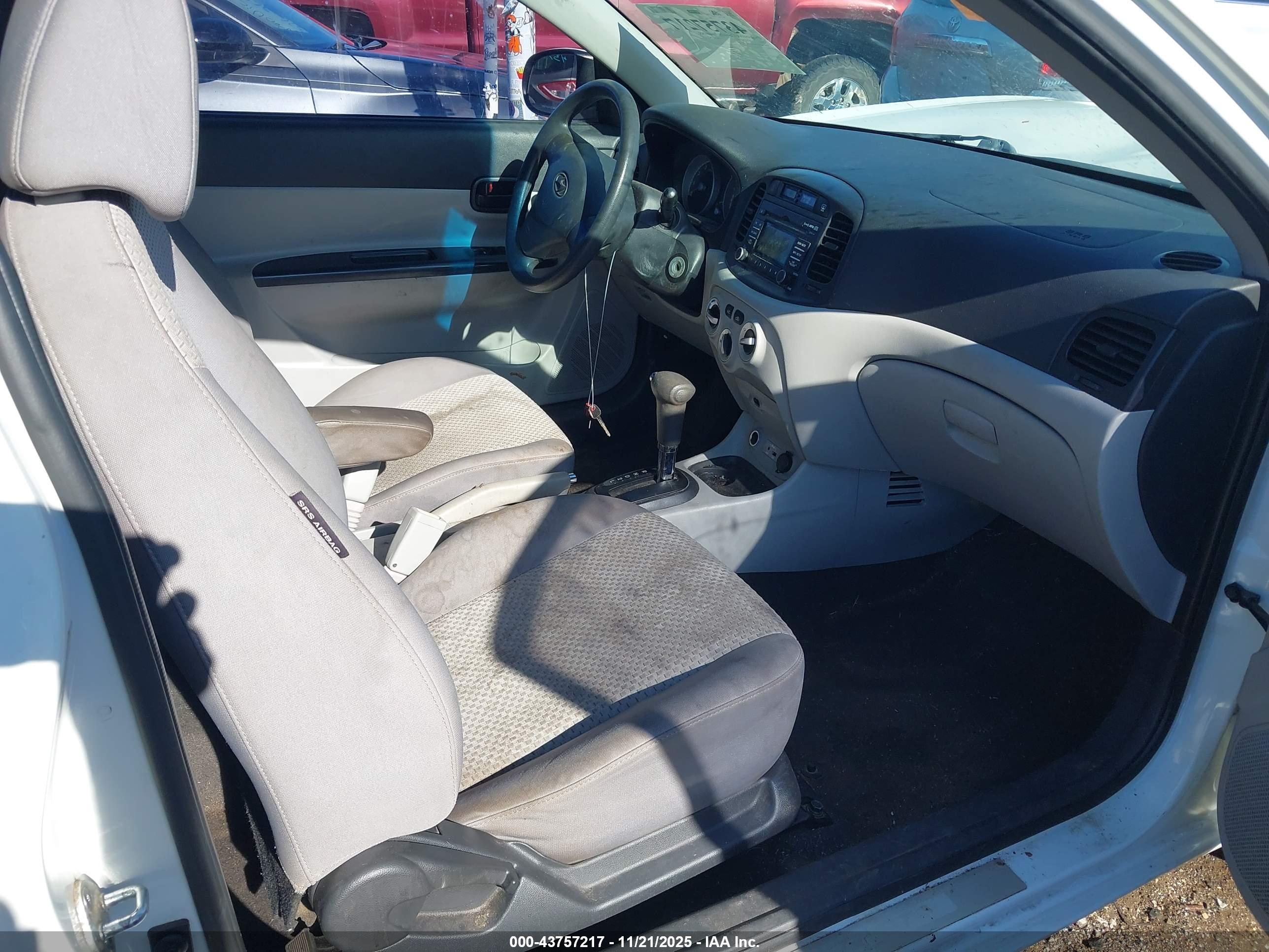 HYUNDAI ACCENT image 5