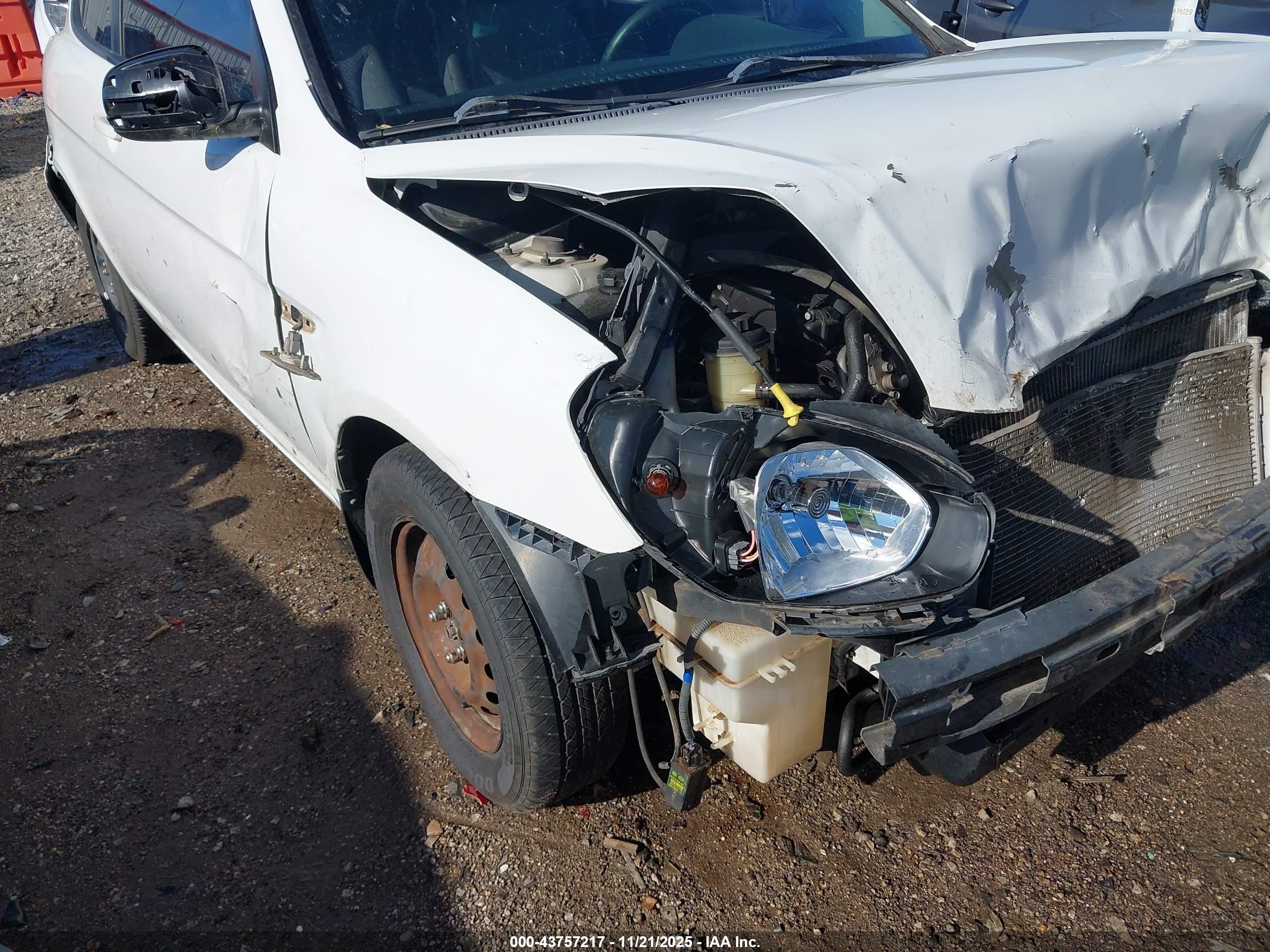 HYUNDAI ACCENT image 6