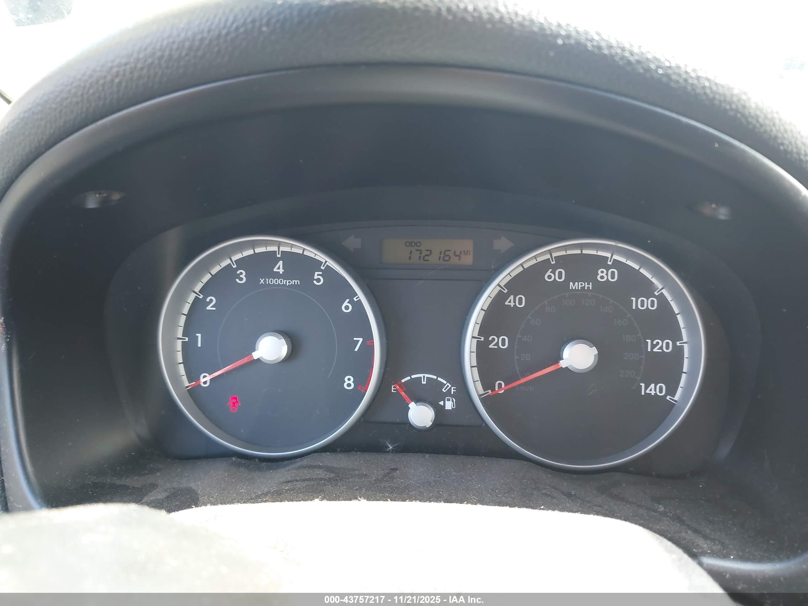 HYUNDAI ACCENT image 7