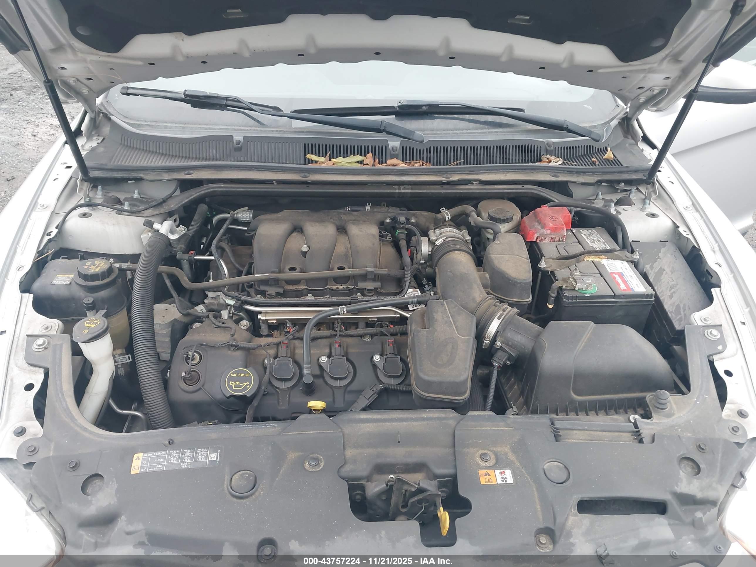 FORD TAURUS image 10