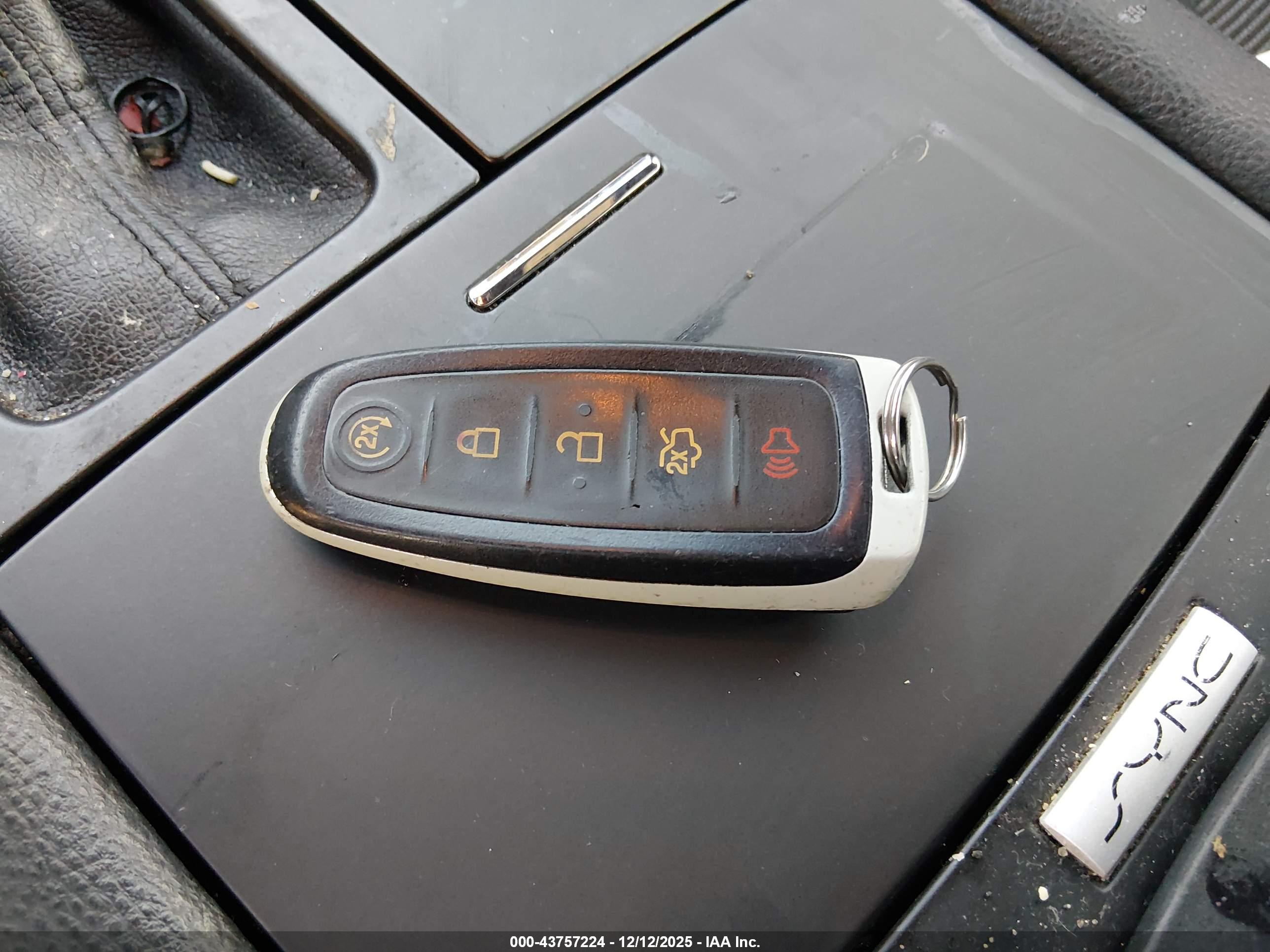 FORD TAURUS image 11