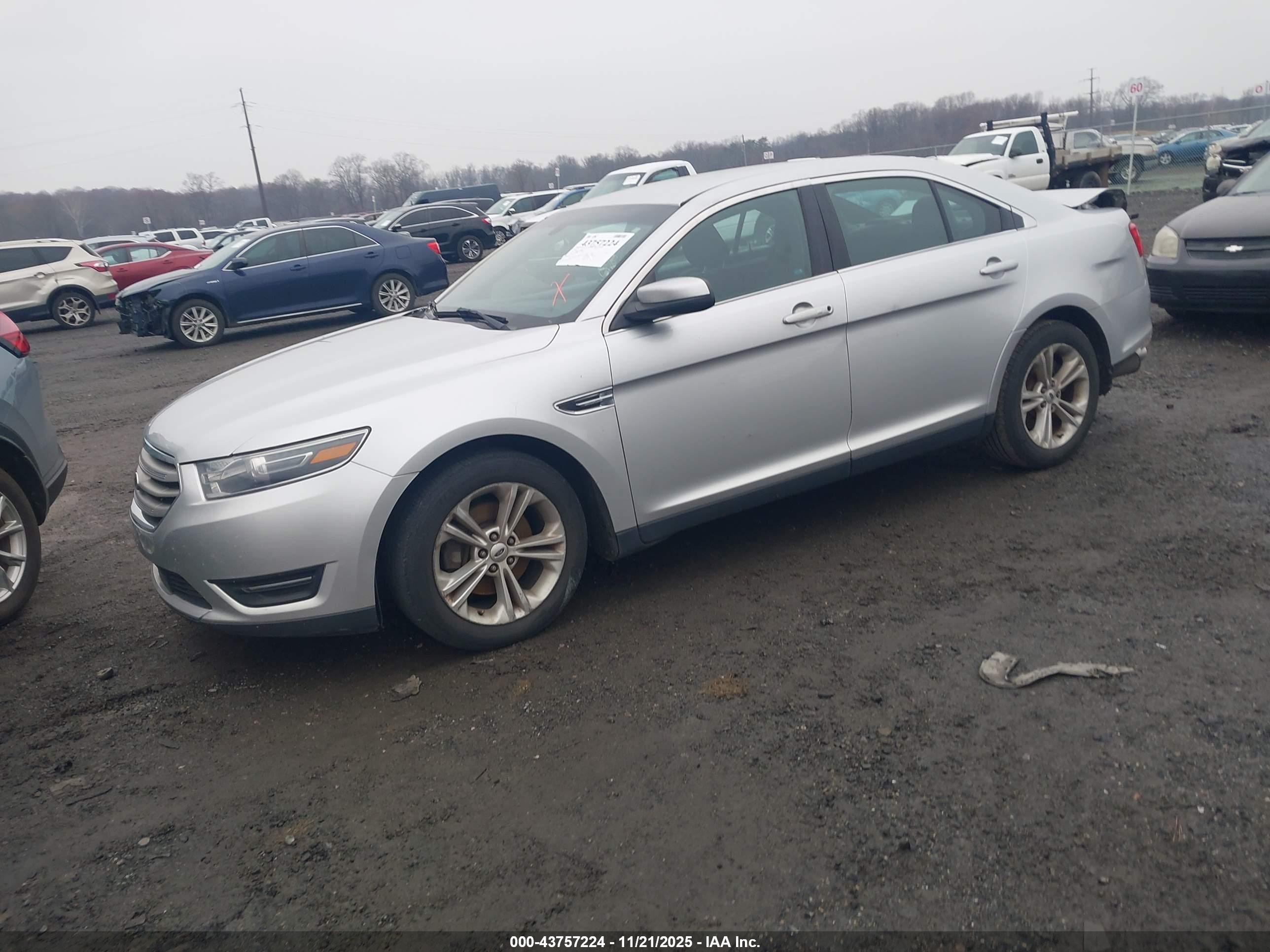 FORD TAURUS image 2