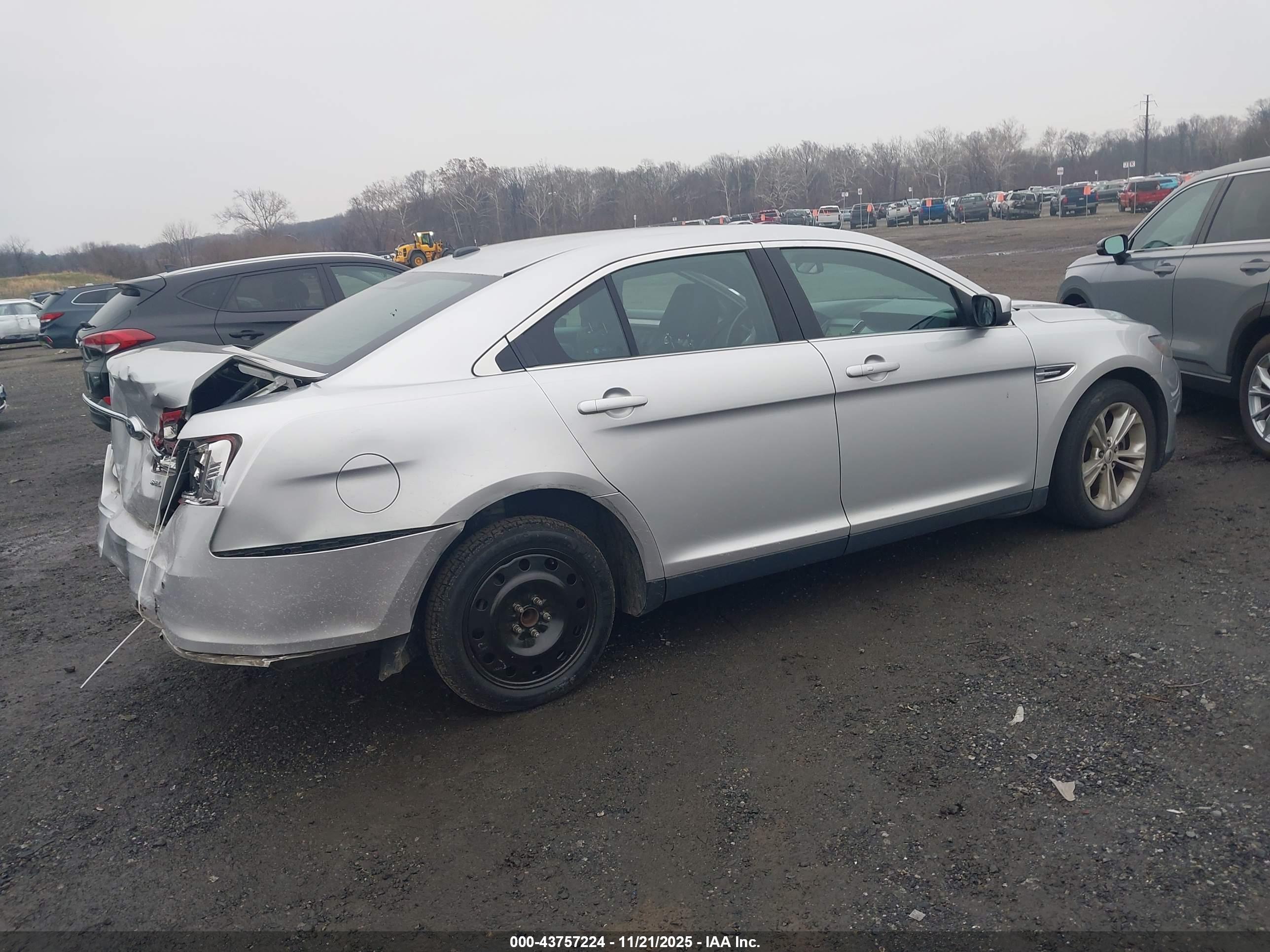 FORD TAURUS image 4