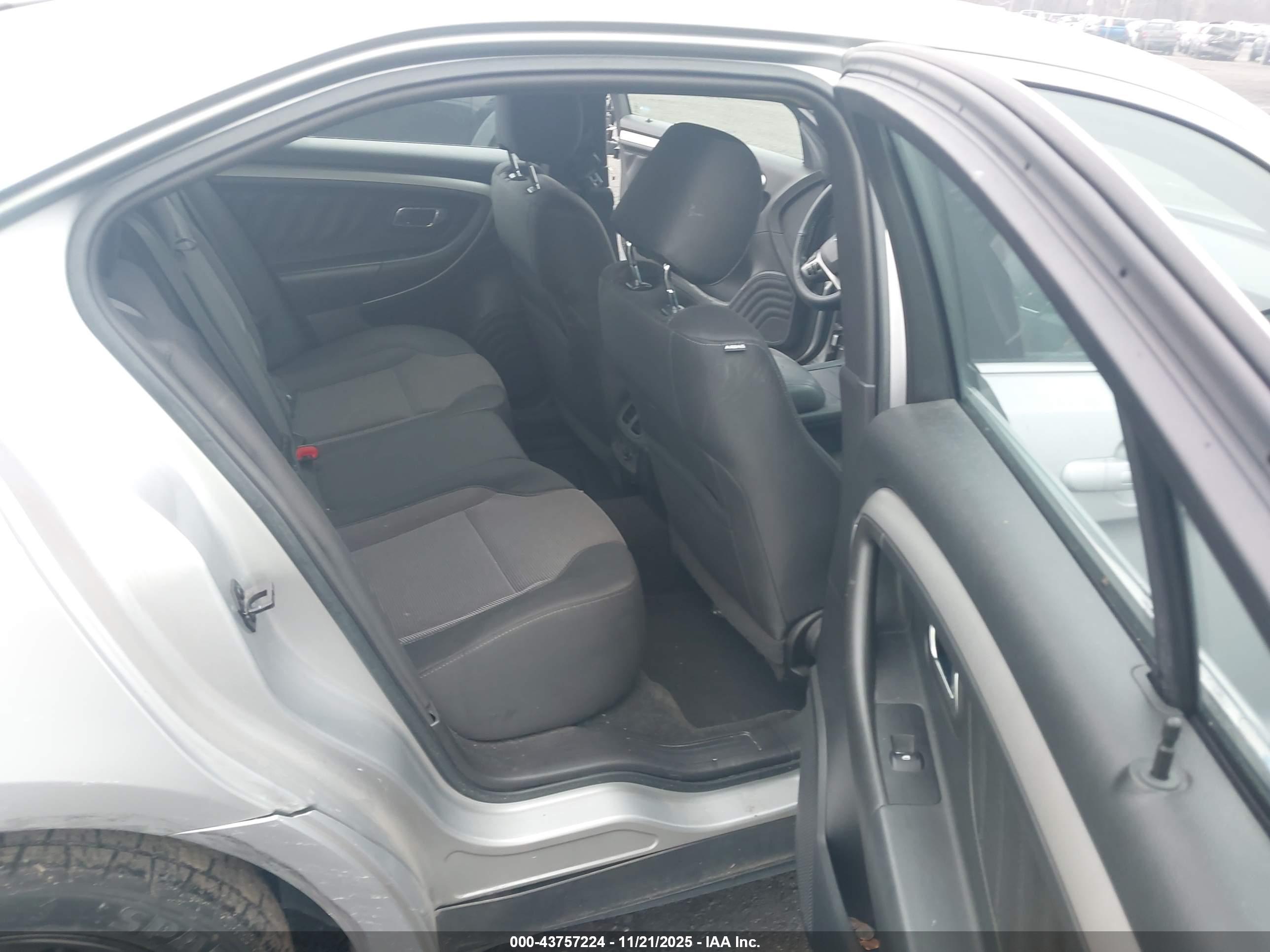 FORD TAURUS image 8