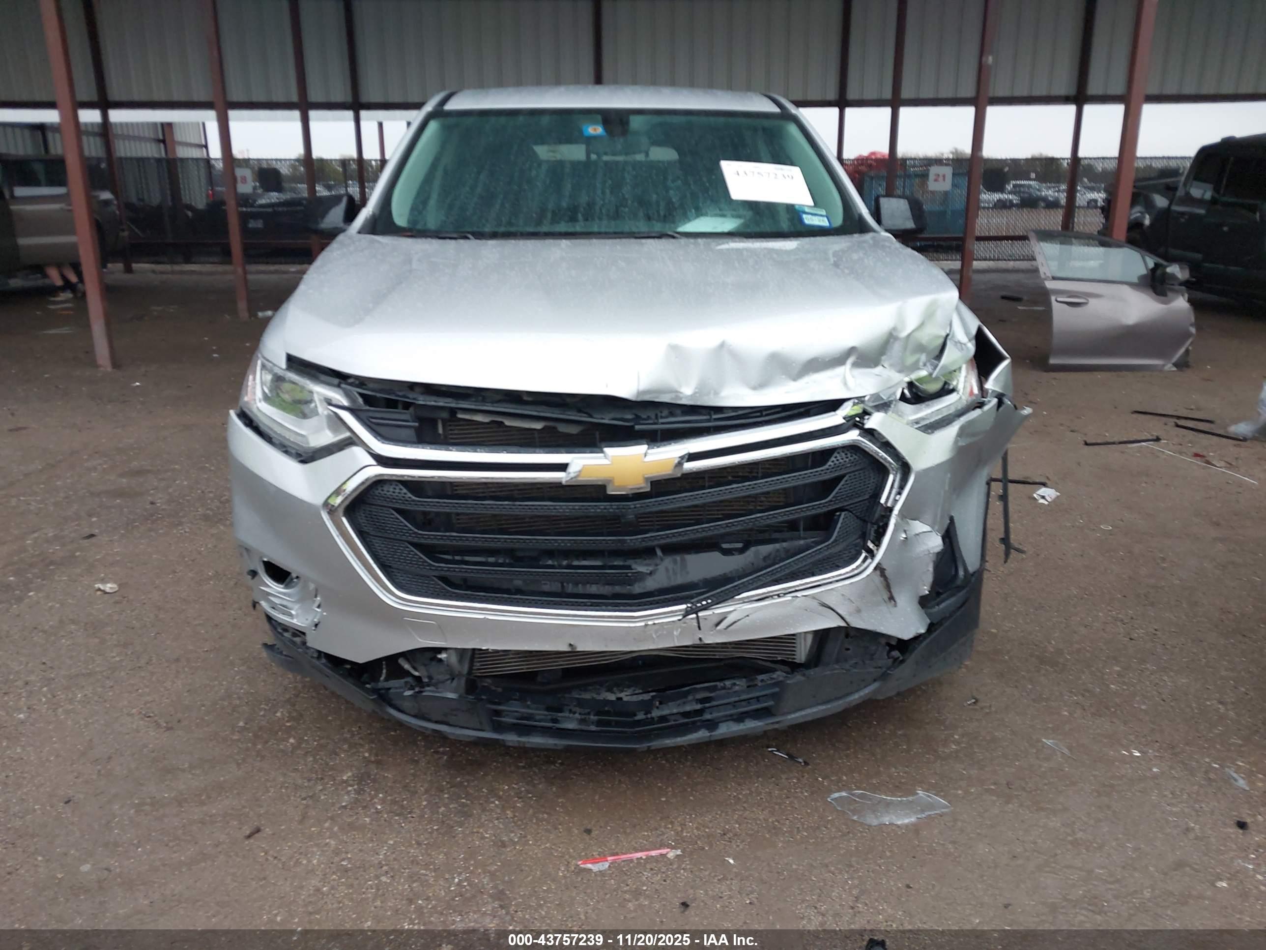 CHEVROLET TRAVERSE image 6