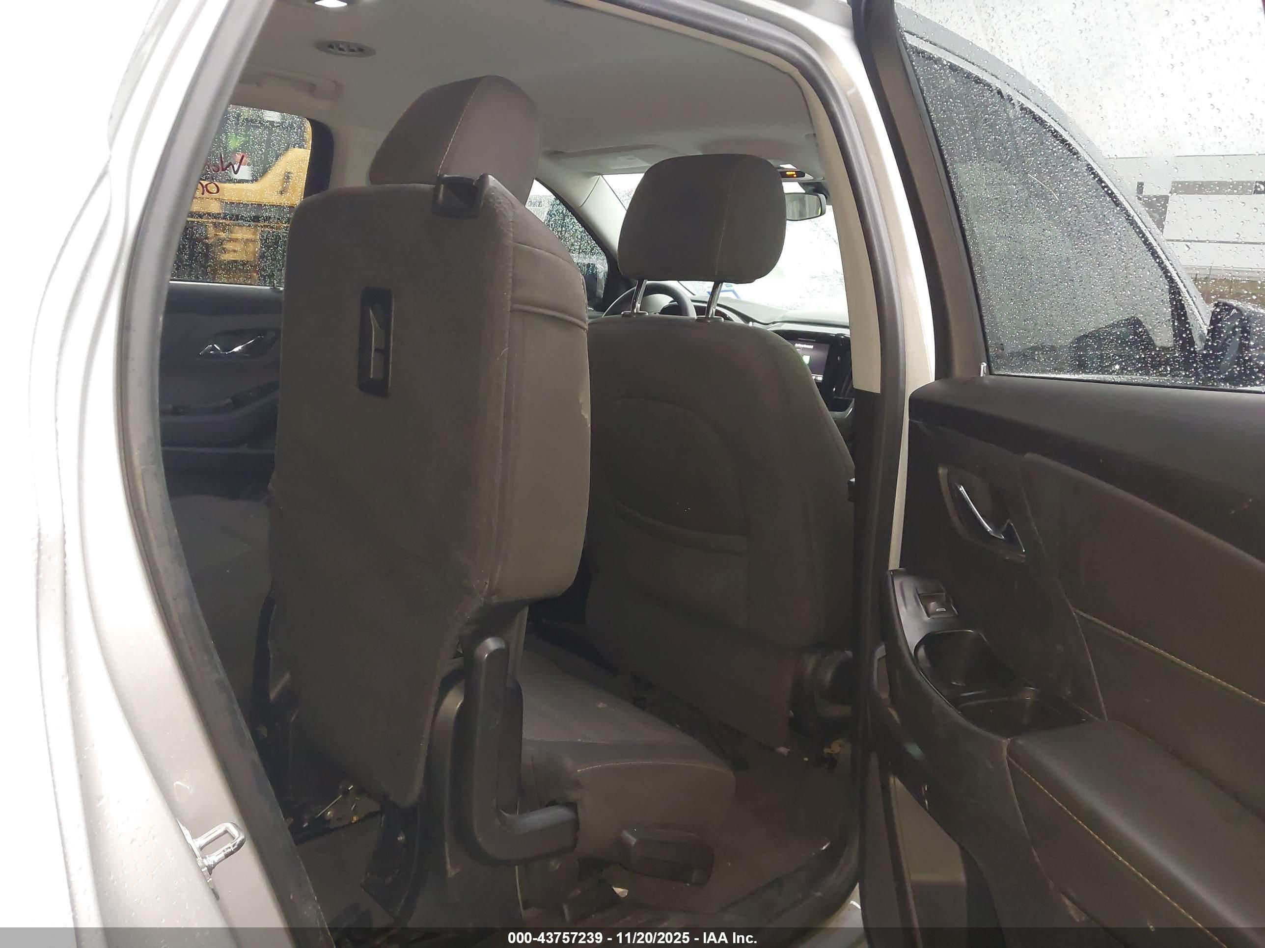 CHEVROLET TRAVERSE image 8
