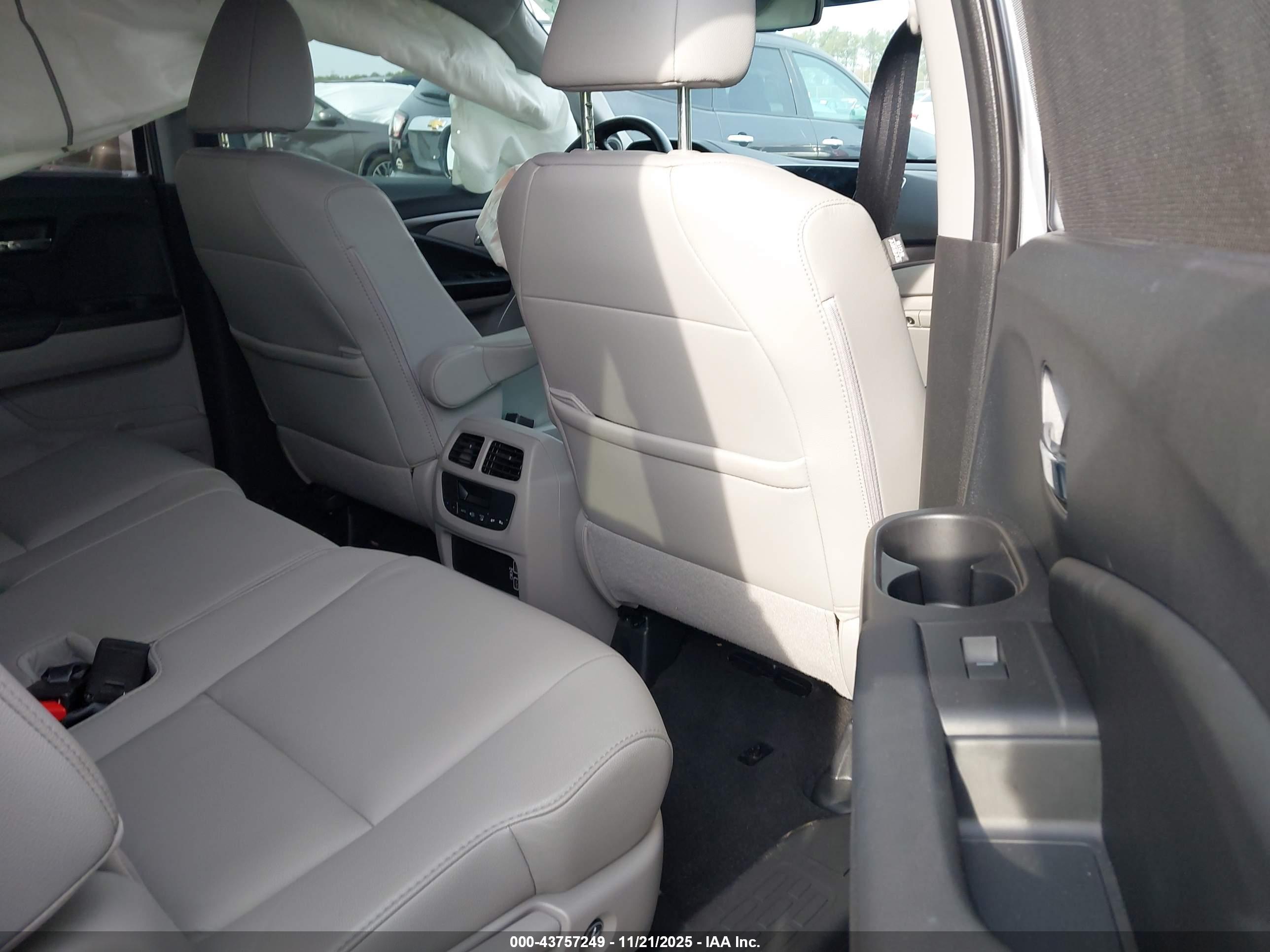 HONDA PILOT image 8