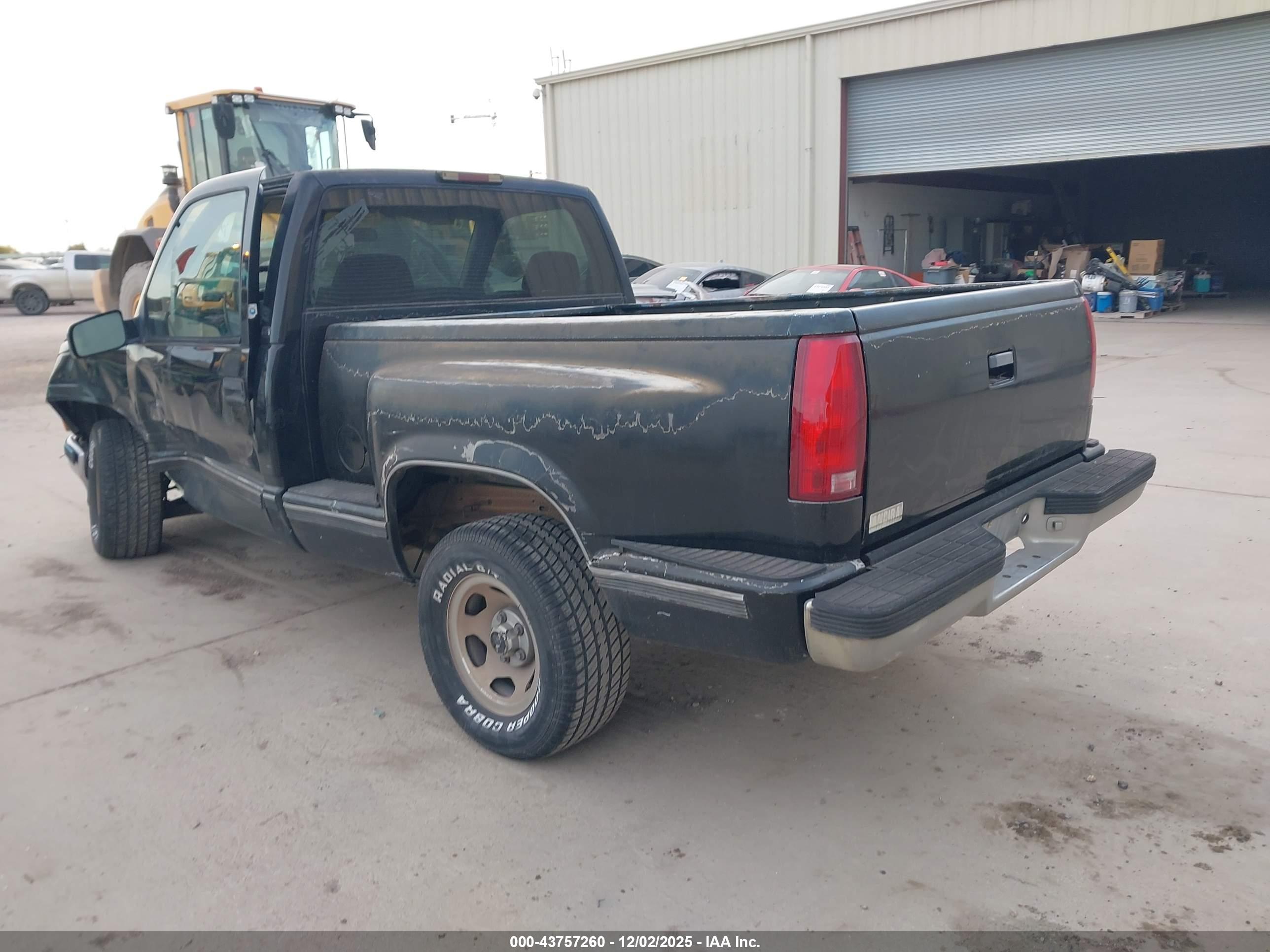 CHEVROLET C1500 image 3