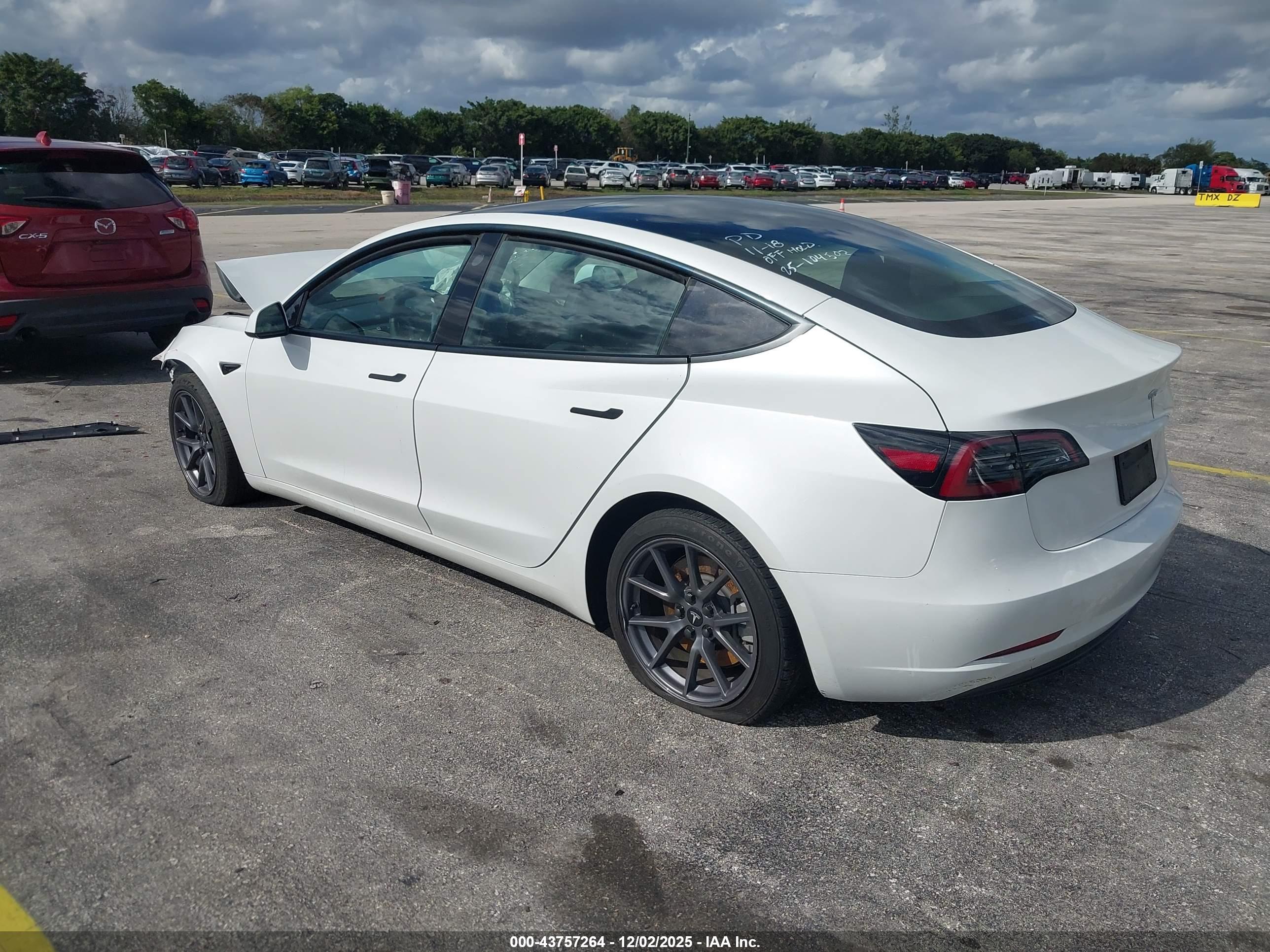 TESLA MODEL image 3
