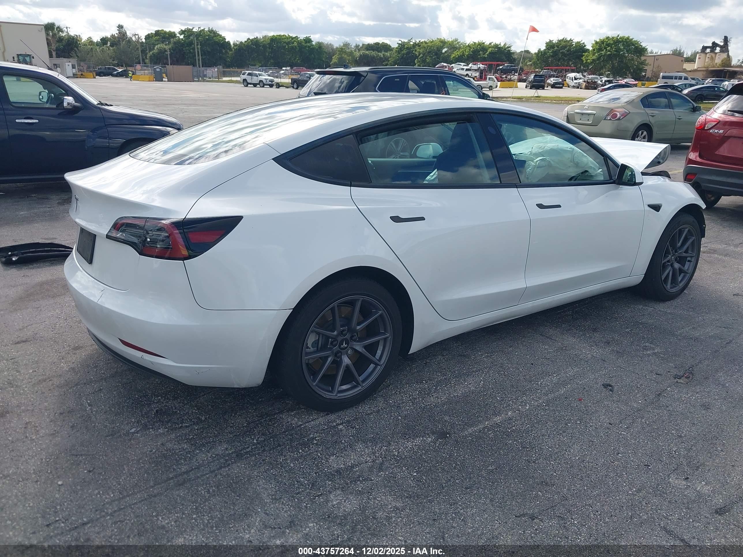 TESLA MODEL image 4